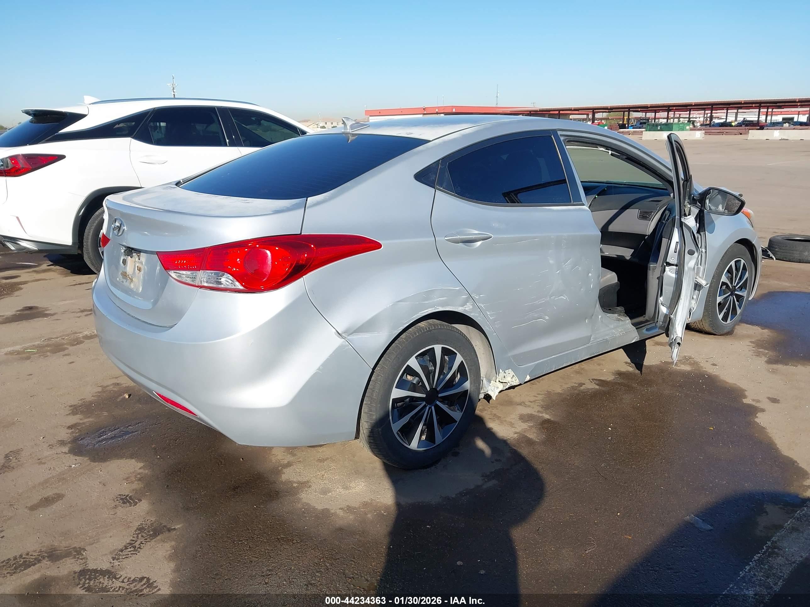 HYUNDAI ELANTRA image 4