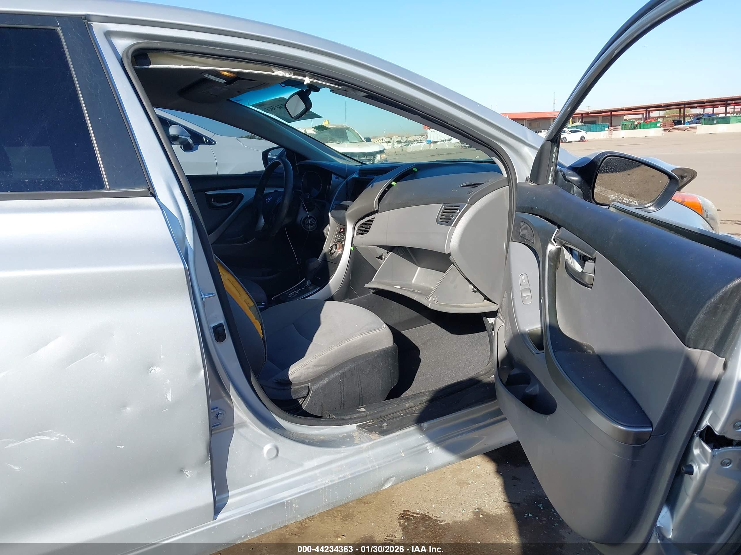 HYUNDAI ELANTRA image 5