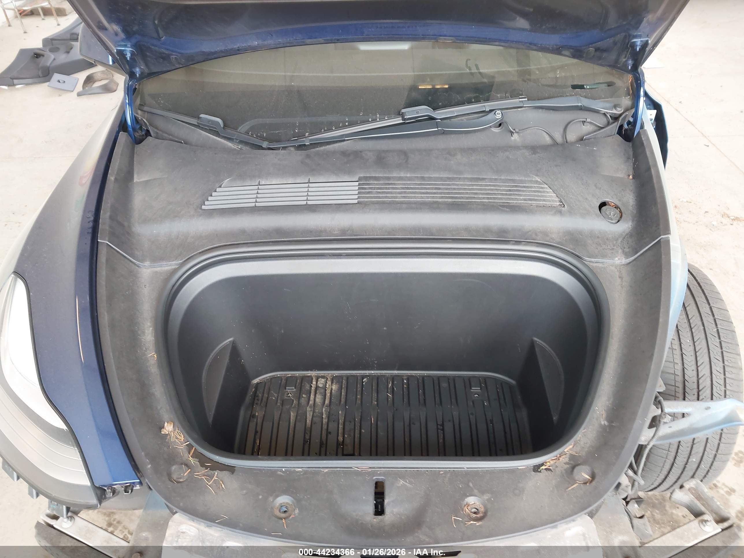 TESLA MODEL image 10