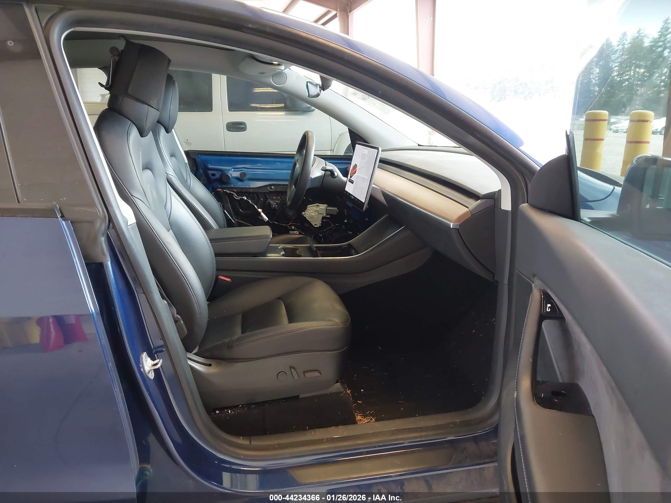TESLA MODEL image 5