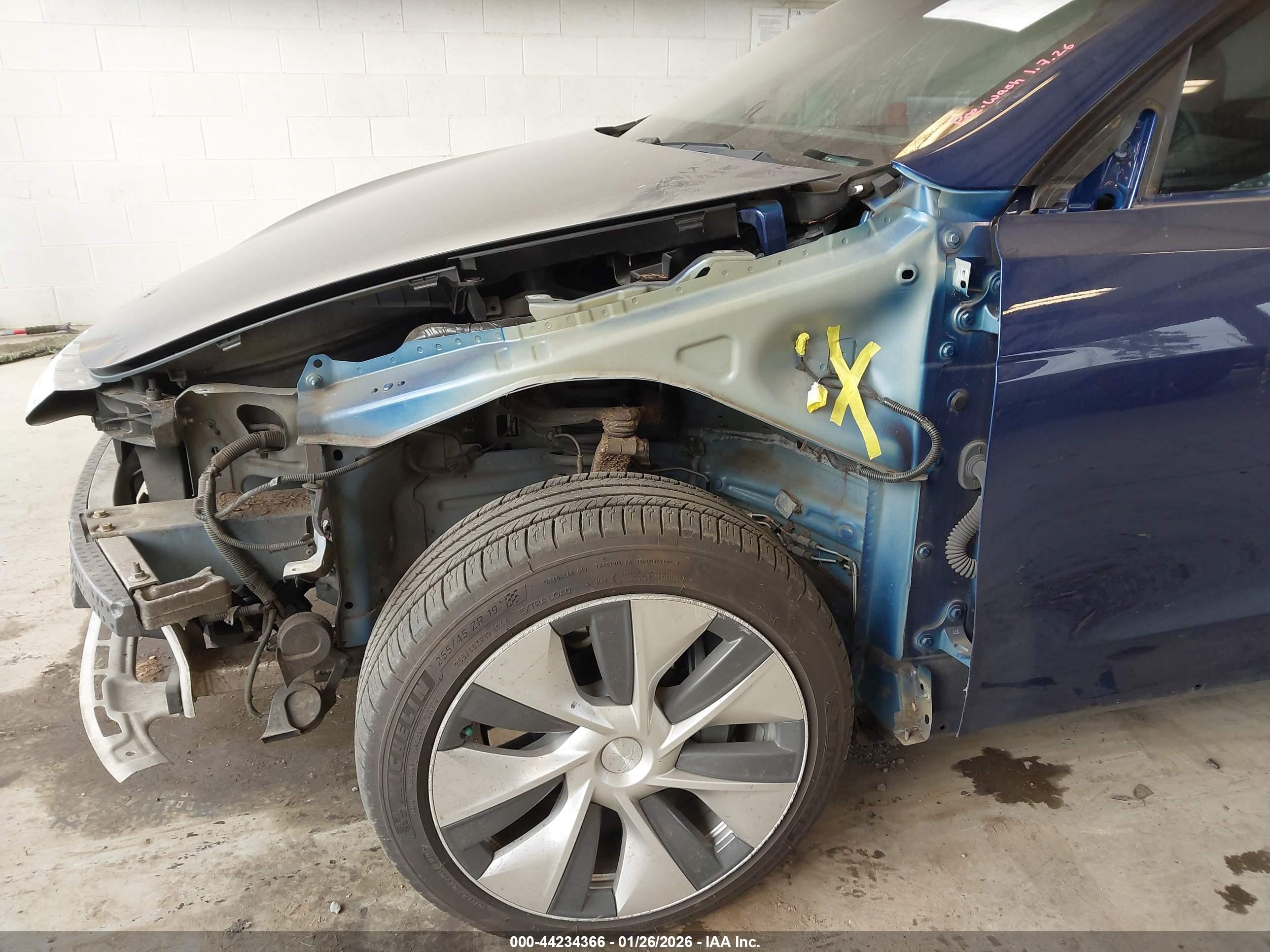 TESLA MODEL image 6