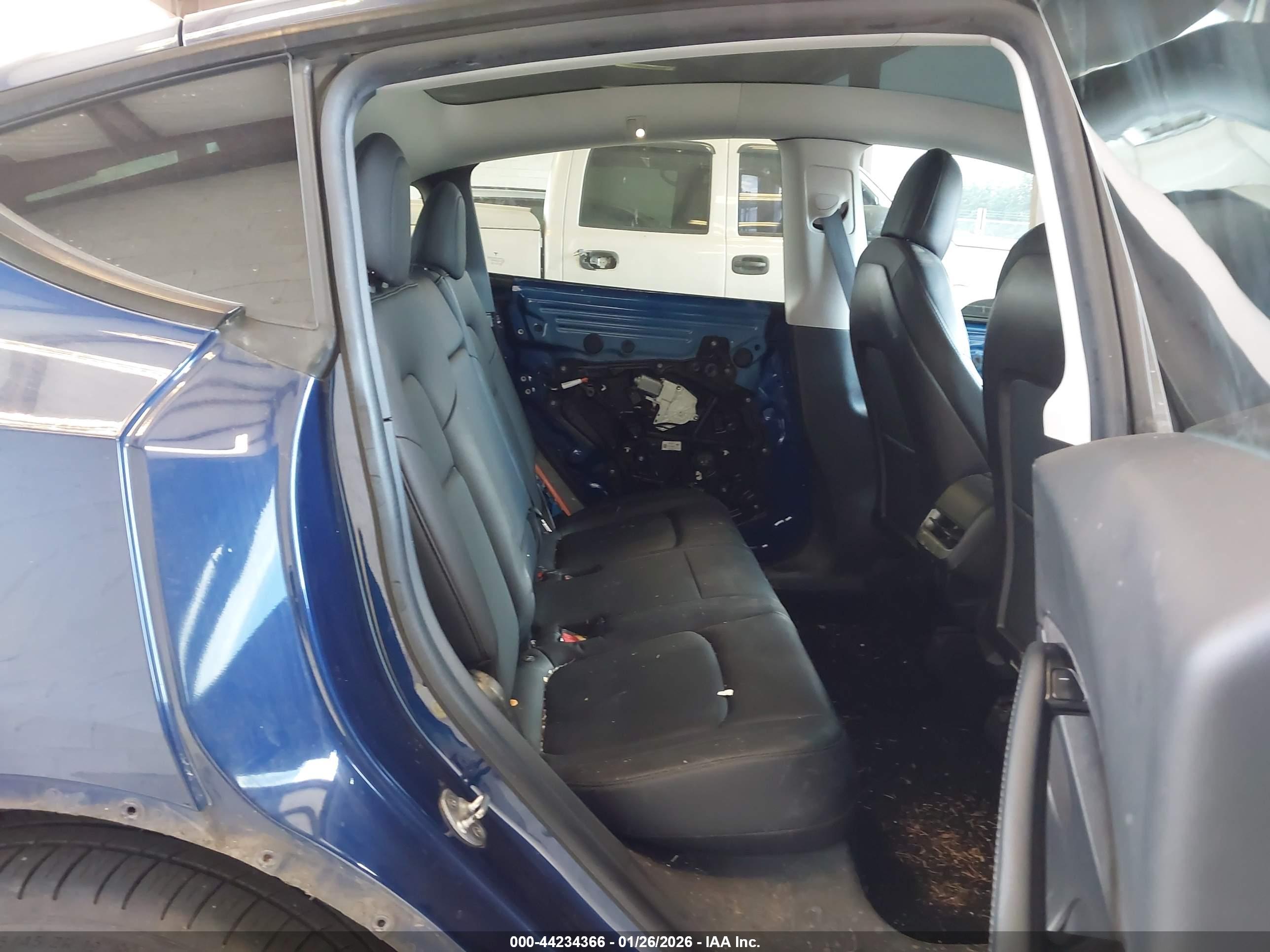 TESLA MODEL image 8