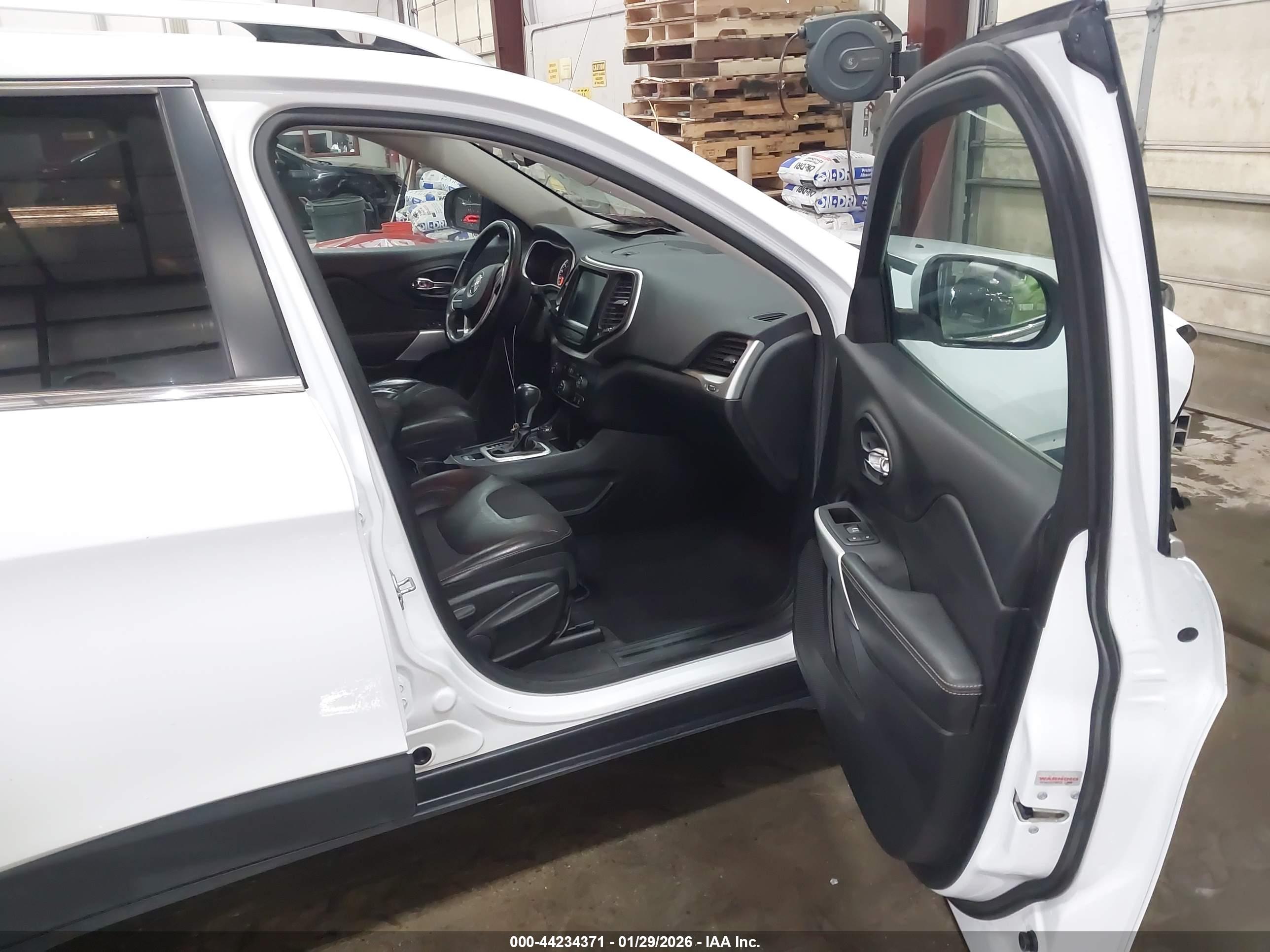 JEEP CHEROKEE image 5