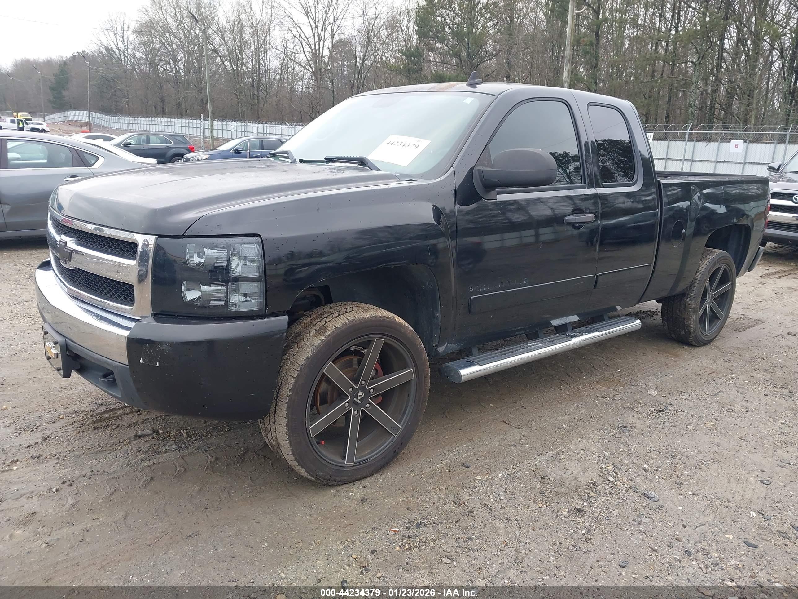 CHEVROLET SILVERADO image 2