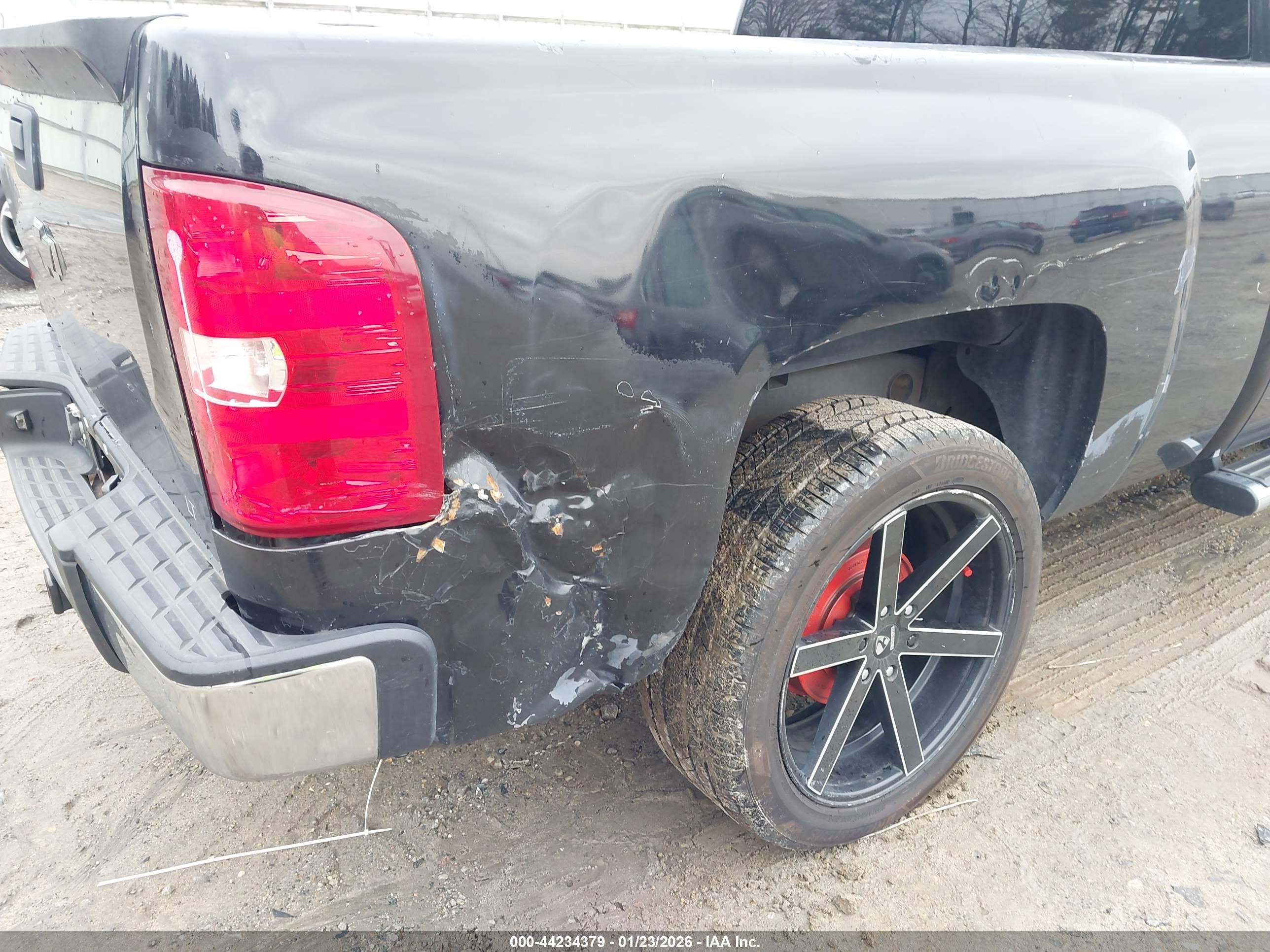 CHEVROLET SILVERADO image 6