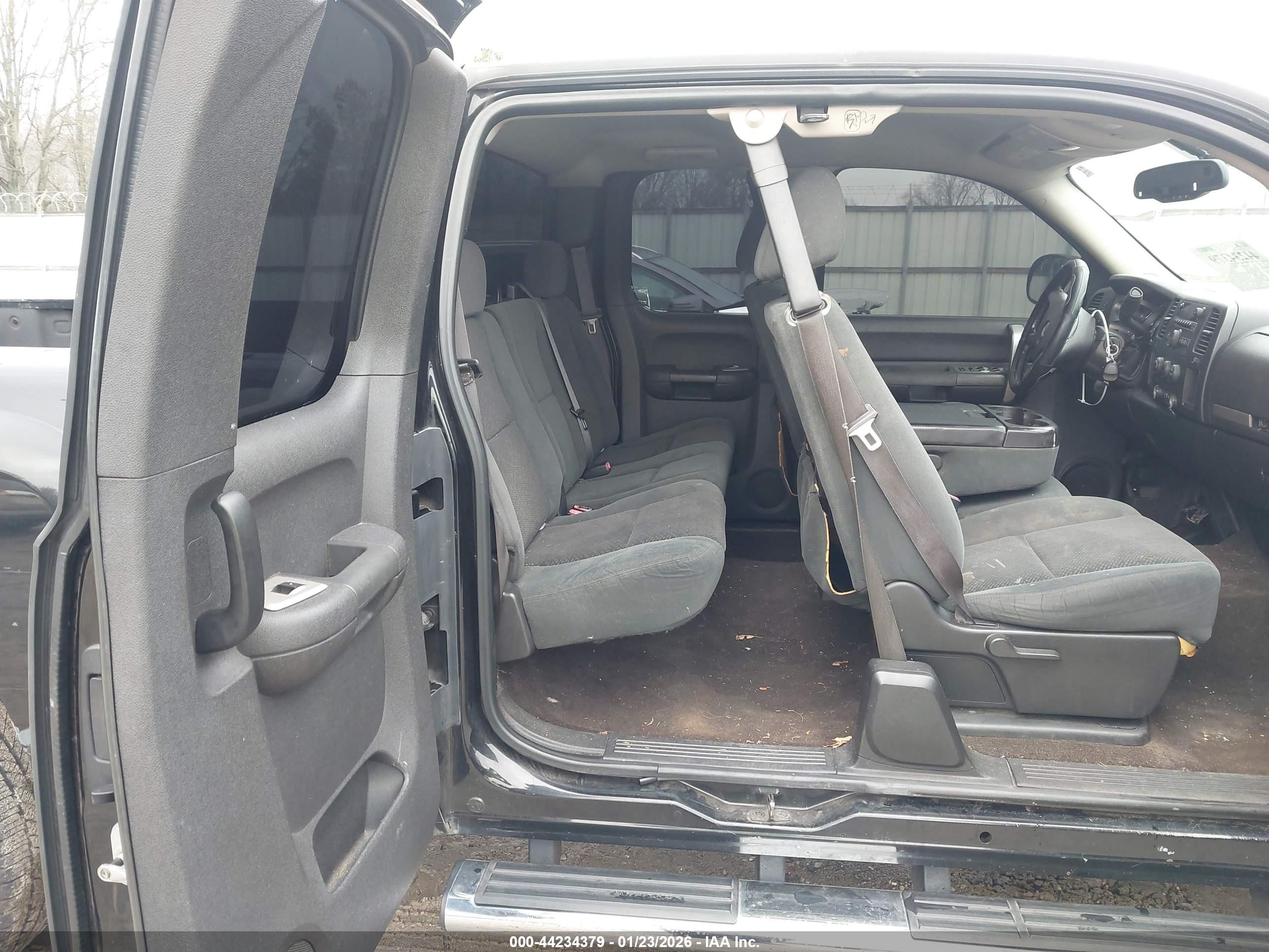 CHEVROLET SILVERADO image 8