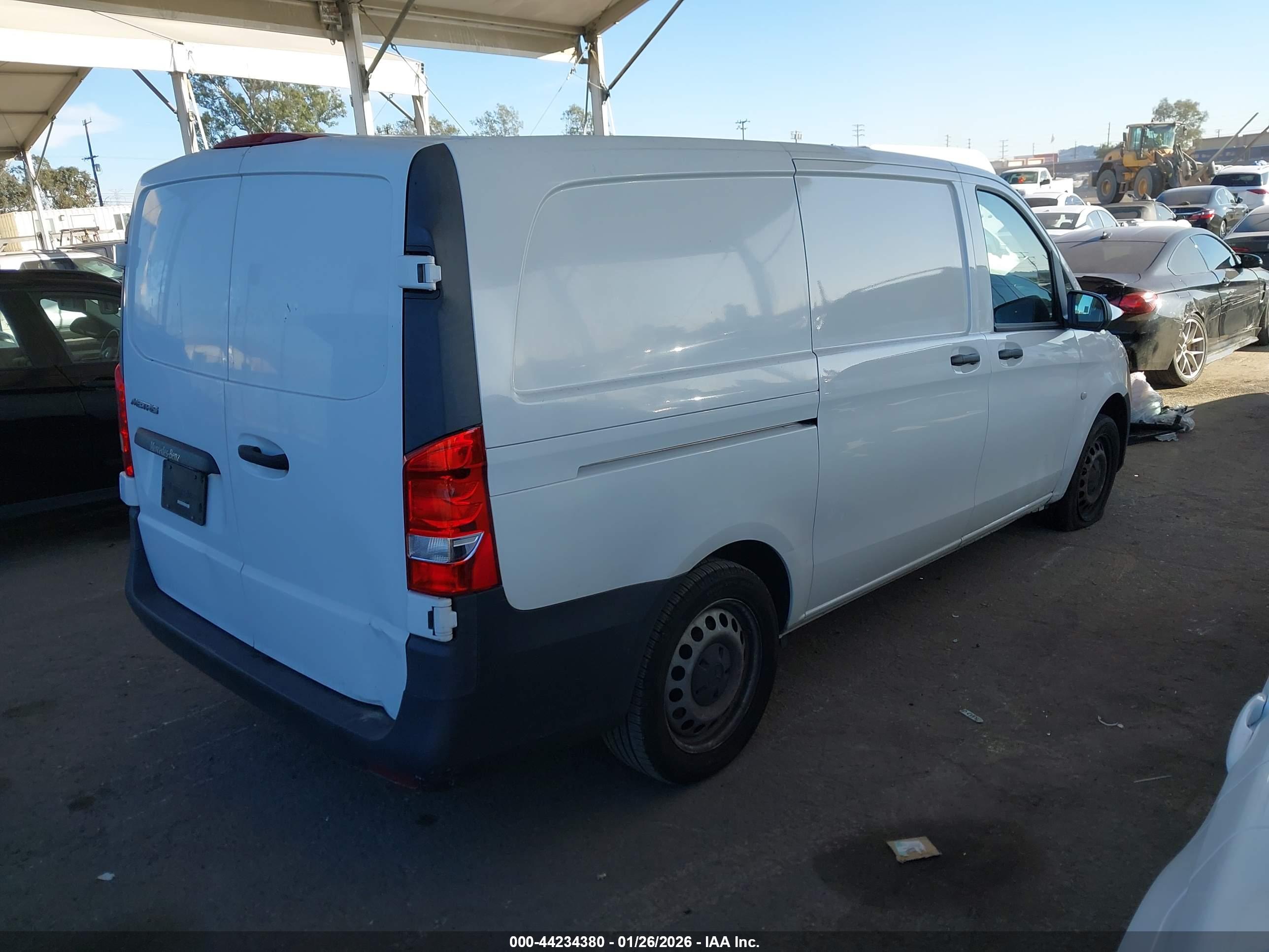 MERCEDES-BENZ METRIS image 4