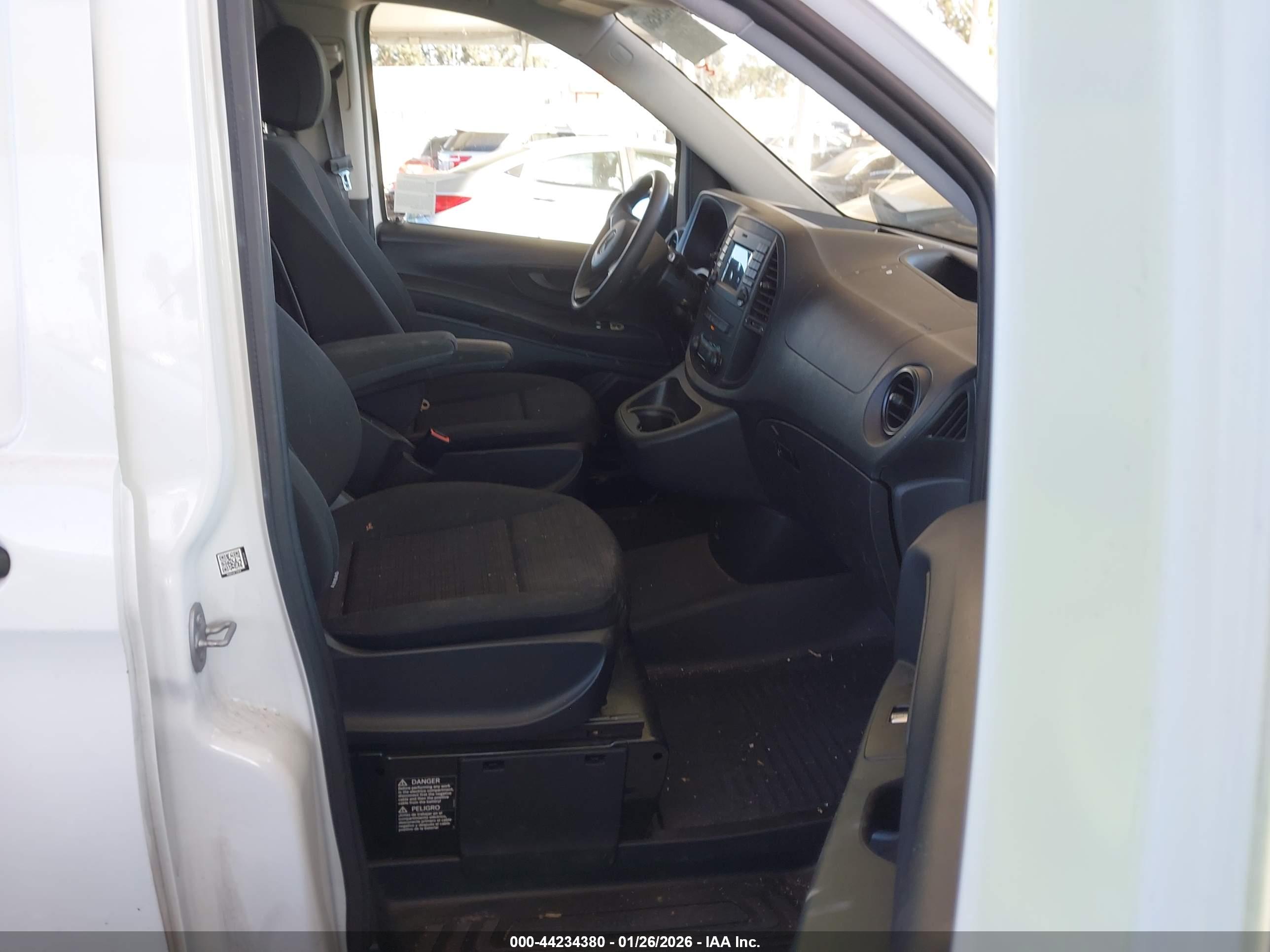 MERCEDES-BENZ METRIS image 5
