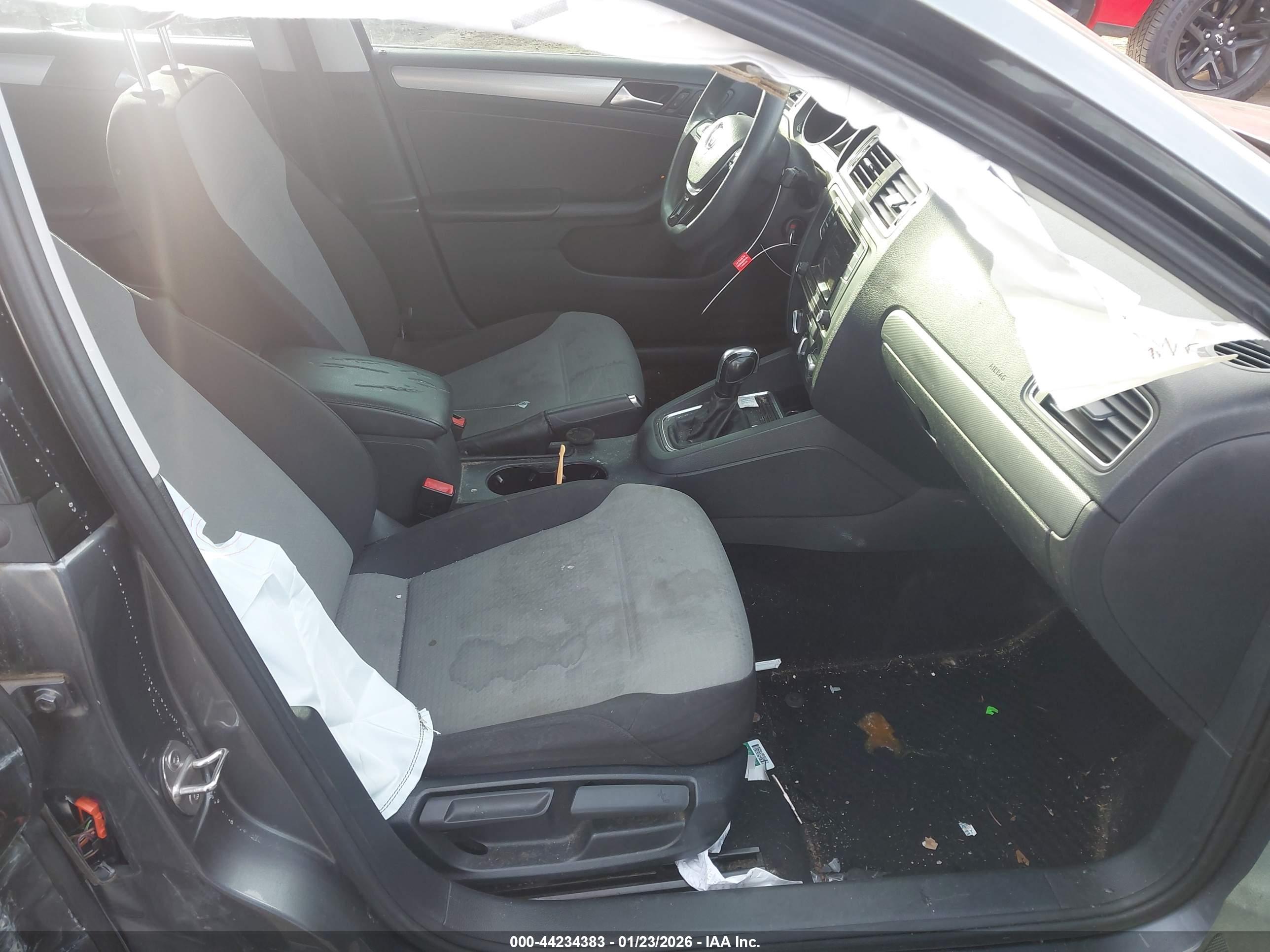 VOLKSWAGEN JETTA image 5