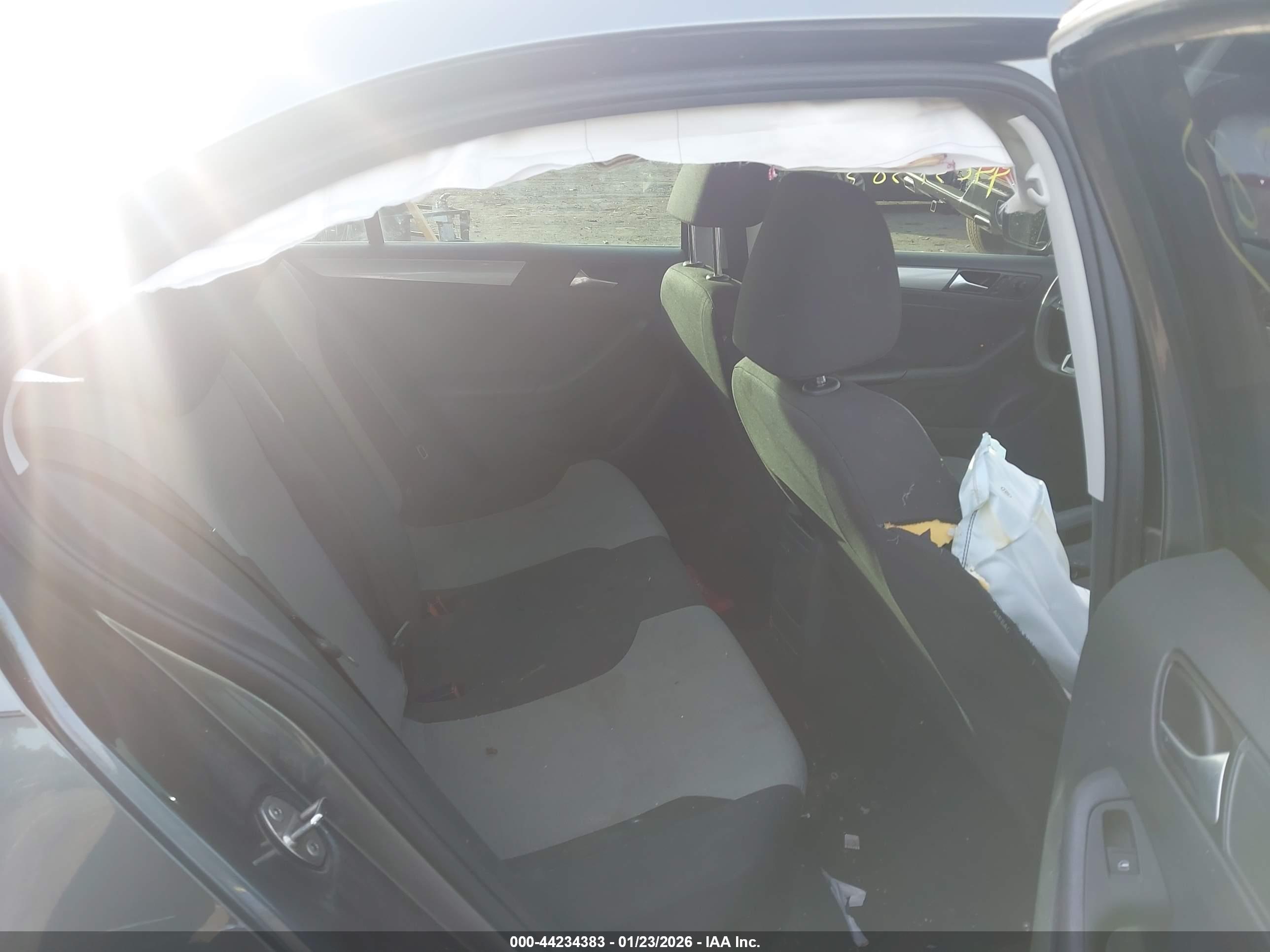 VOLKSWAGEN JETTA image 8
