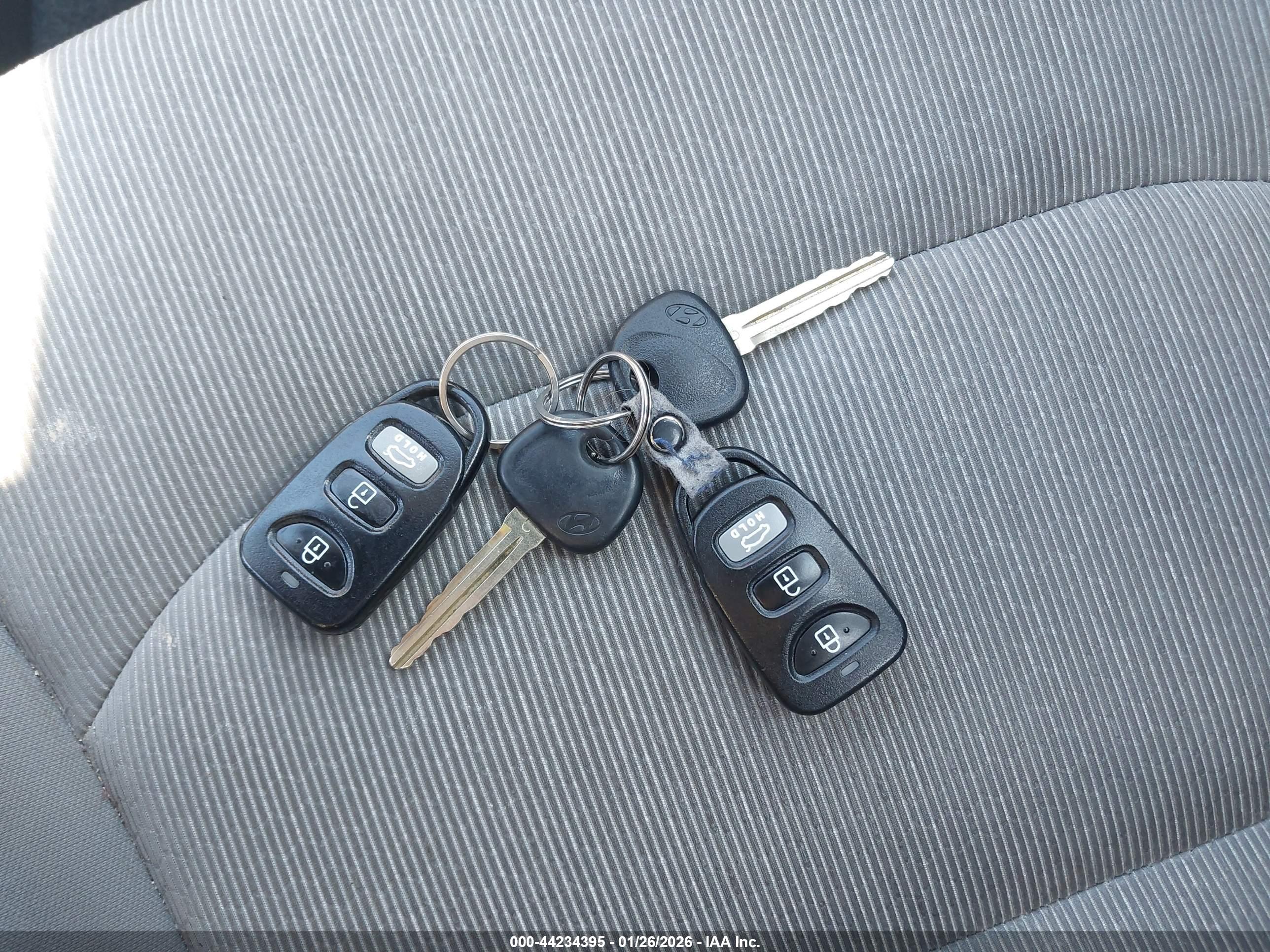 HYUNDAI ELANTRA image 11