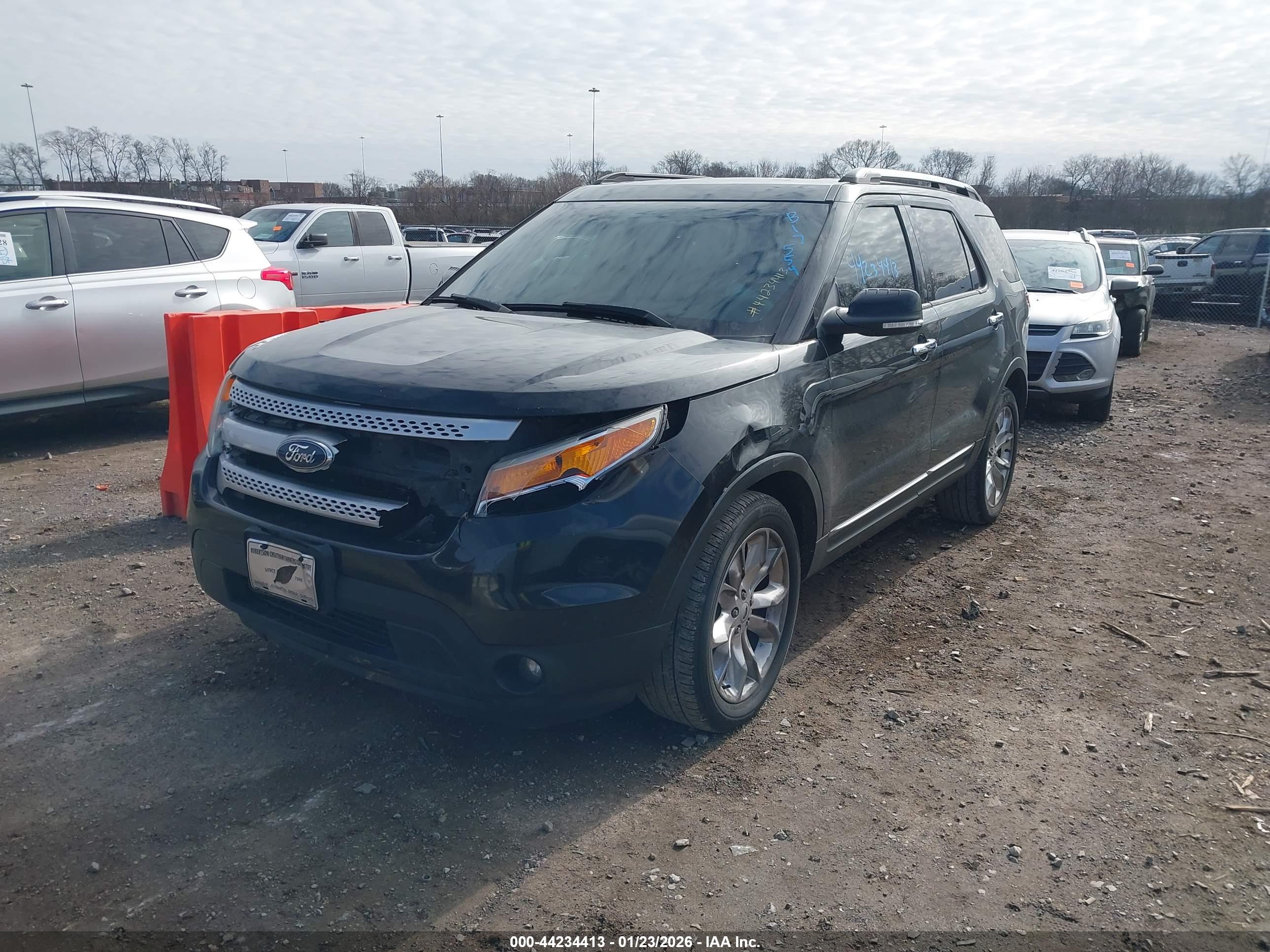 FORD EXPLORER image 2