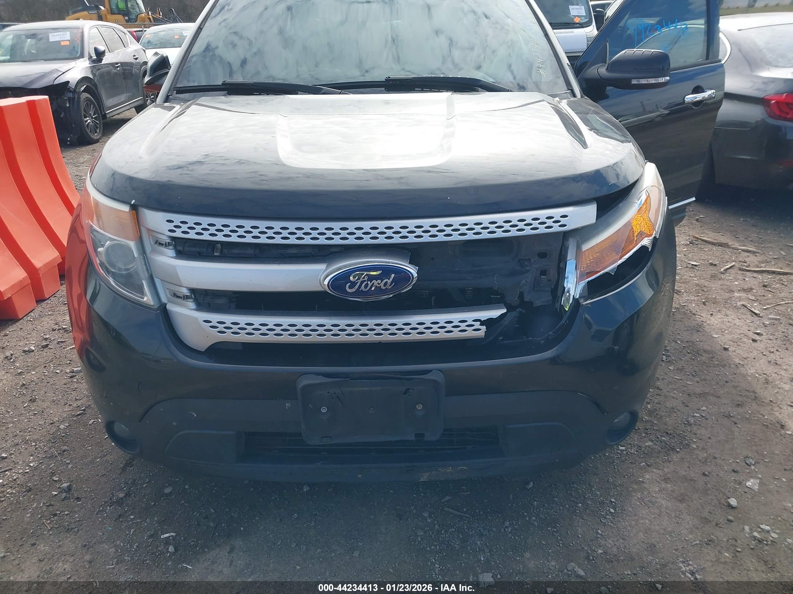 FORD EXPLORER image 6