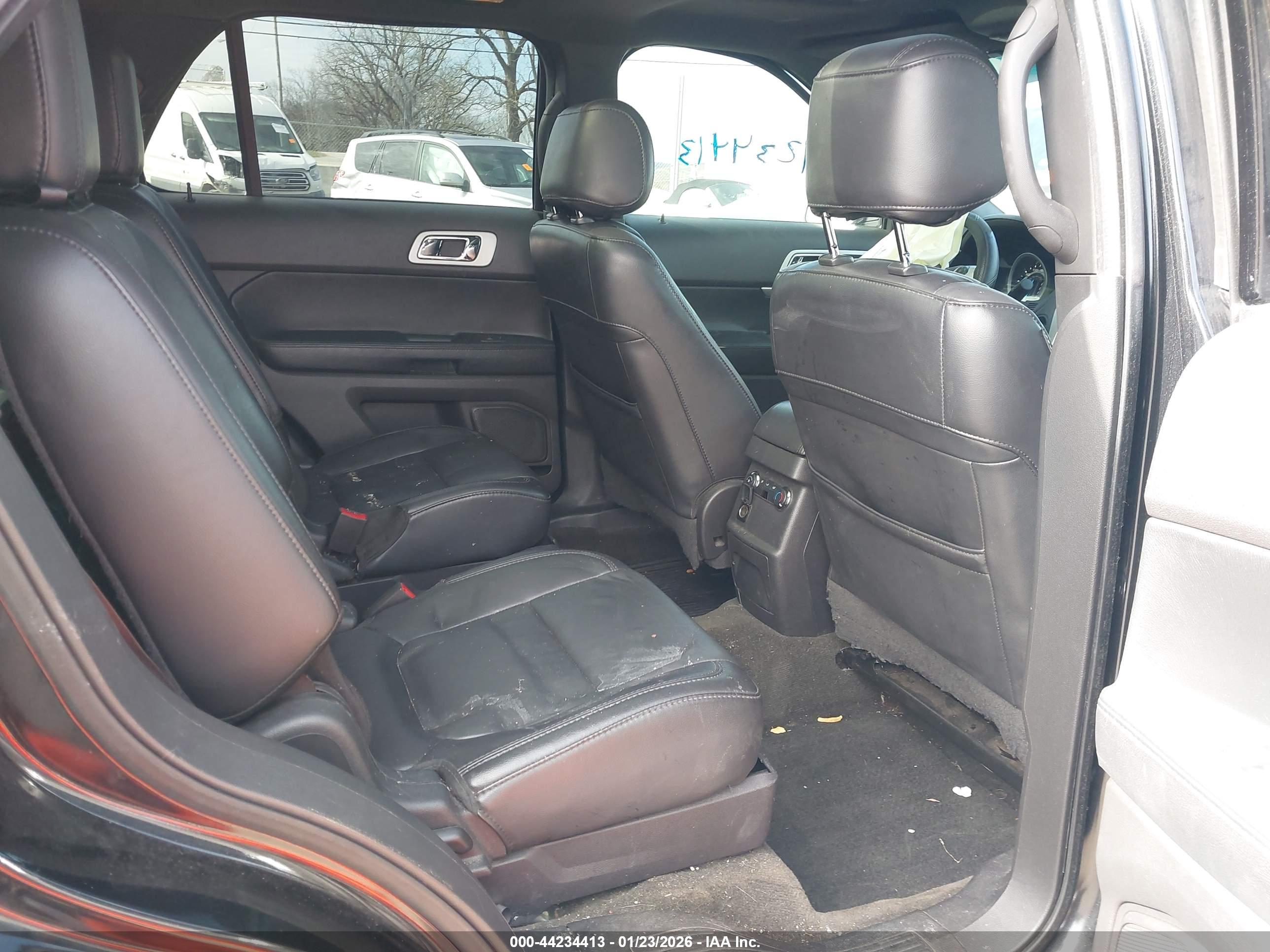FORD EXPLORER image 8