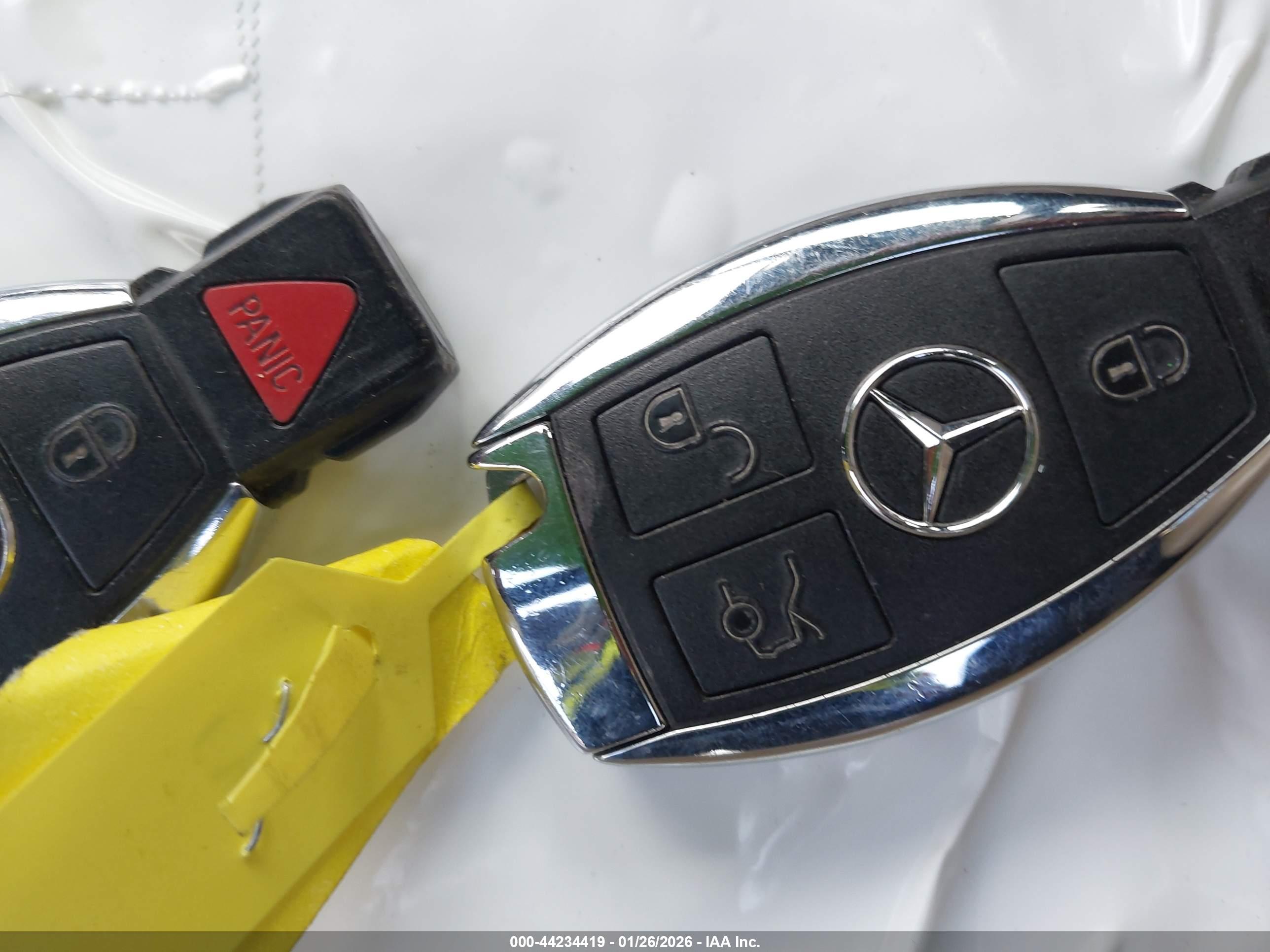 MERCEDES-BENZ E image 11