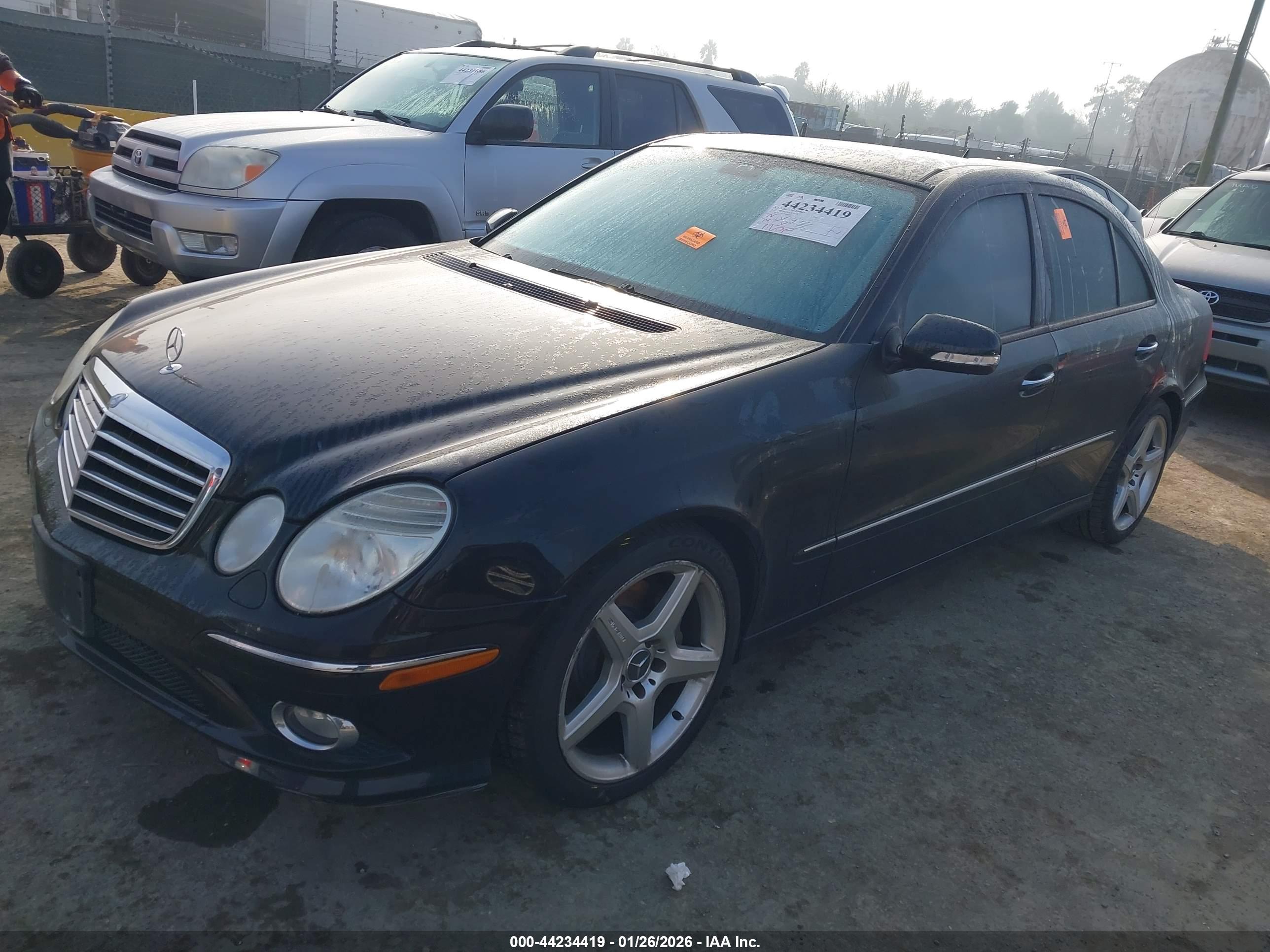 MERCEDES-BENZ E image 2