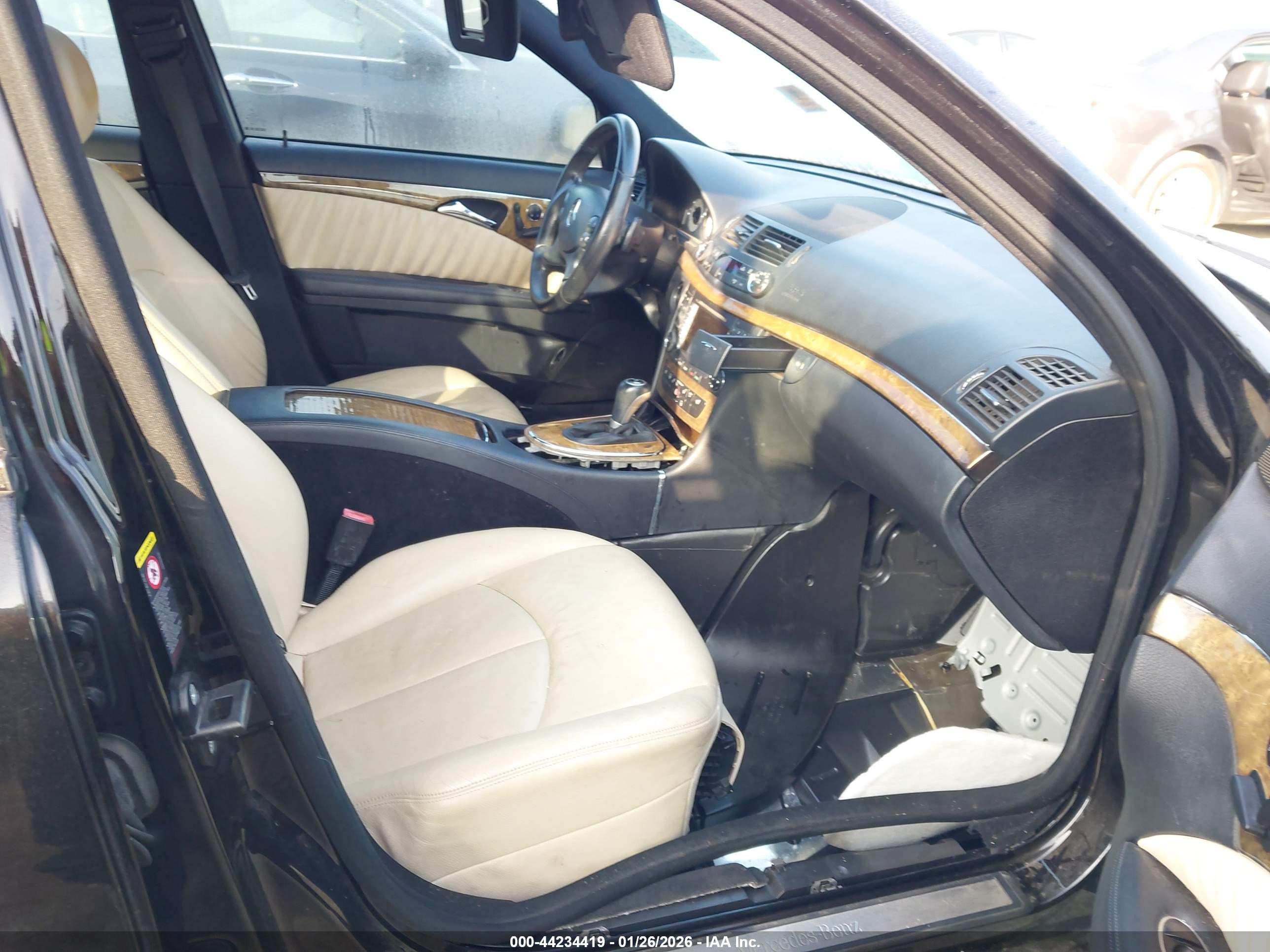 MERCEDES-BENZ E image 5
