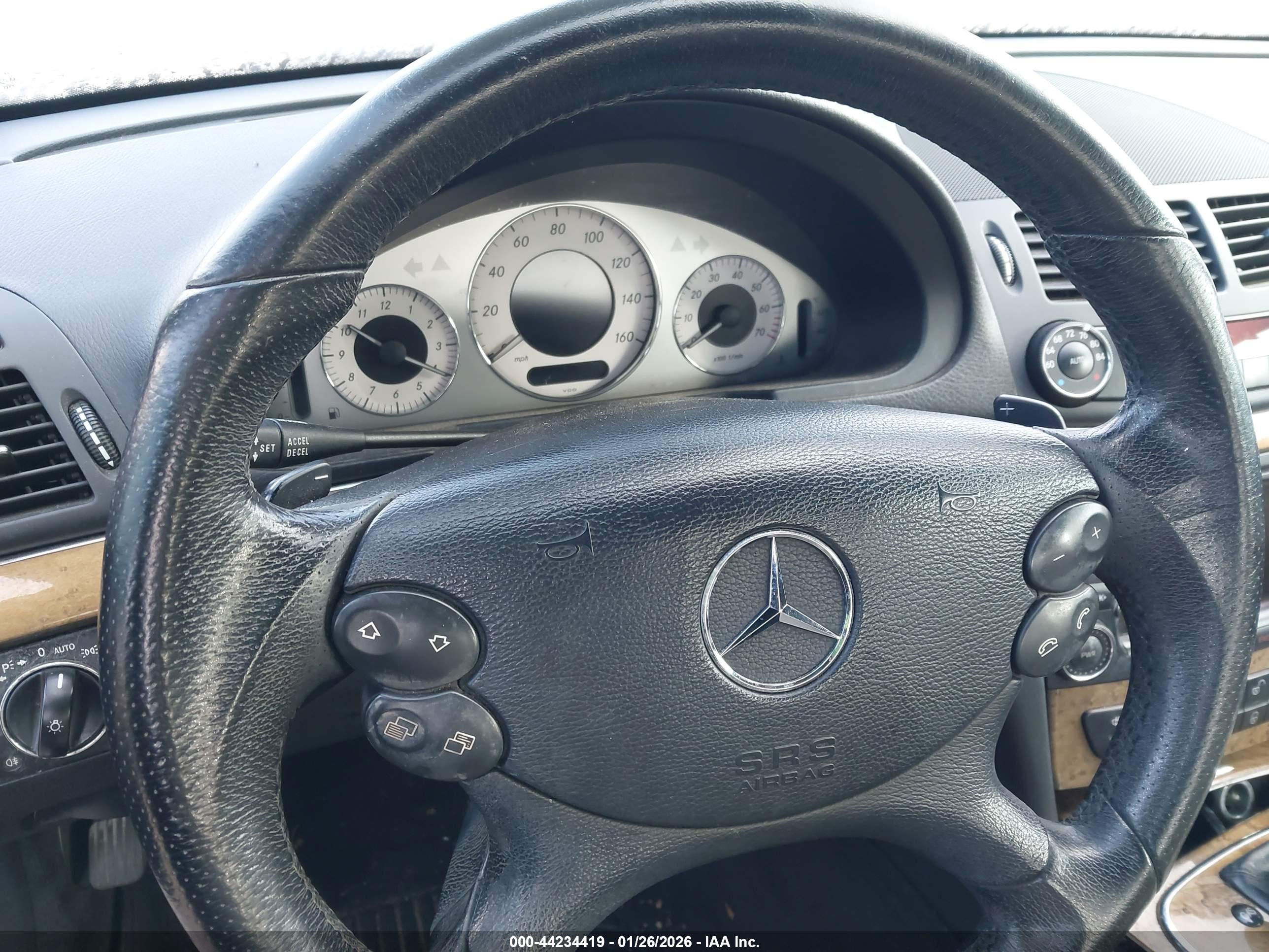 MERCEDES-BENZ E image 7