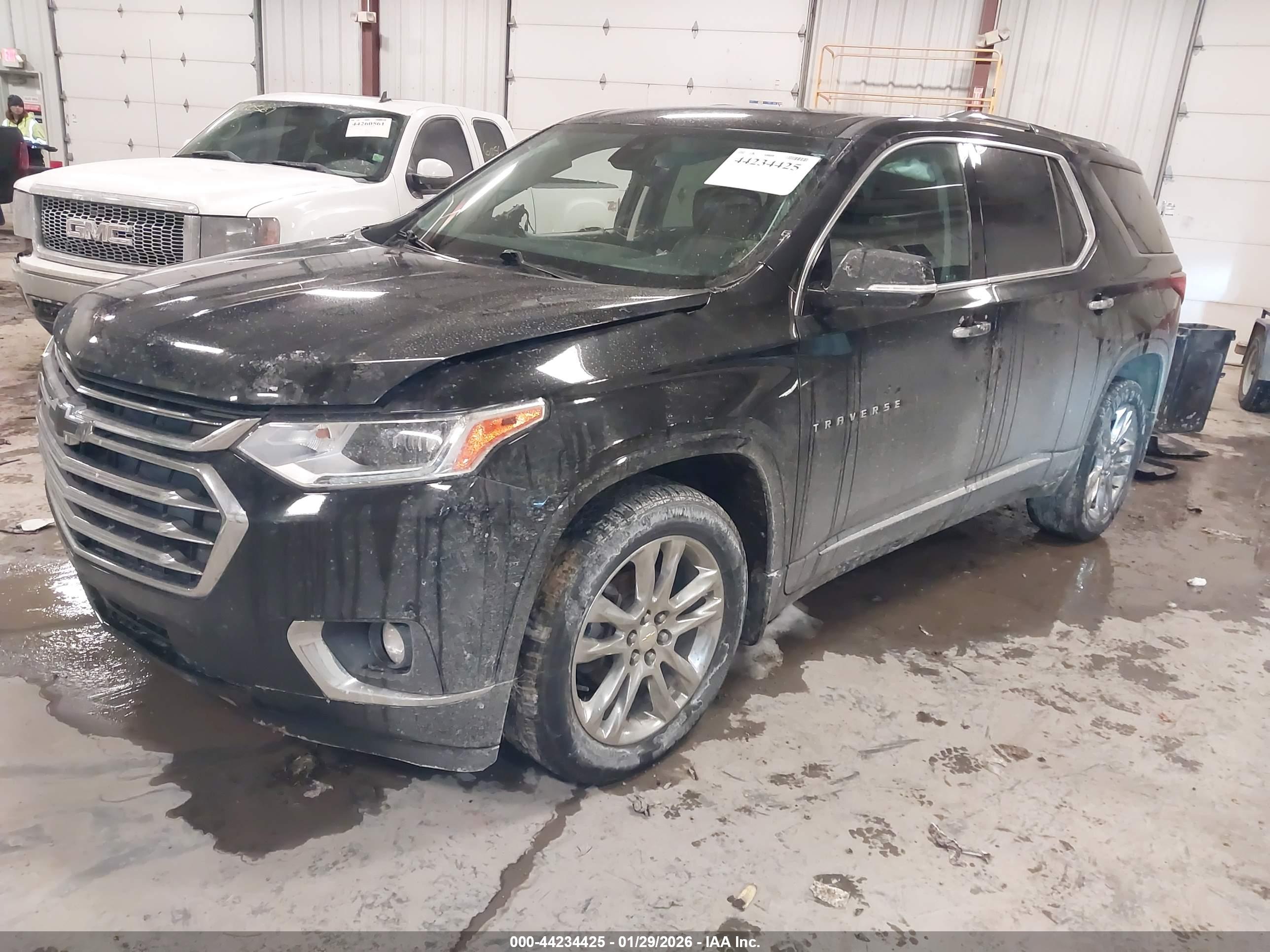 CHEVROLET TRAVERSE image 2