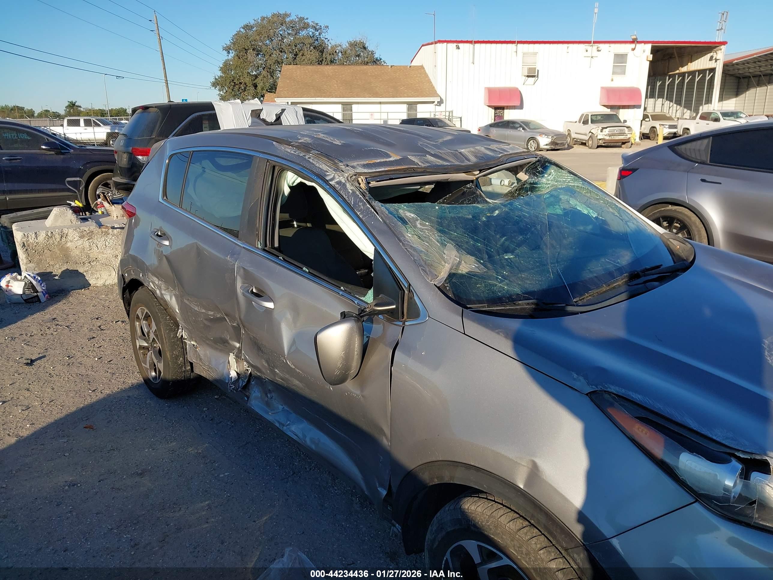 KIA SPORTAGE image 6