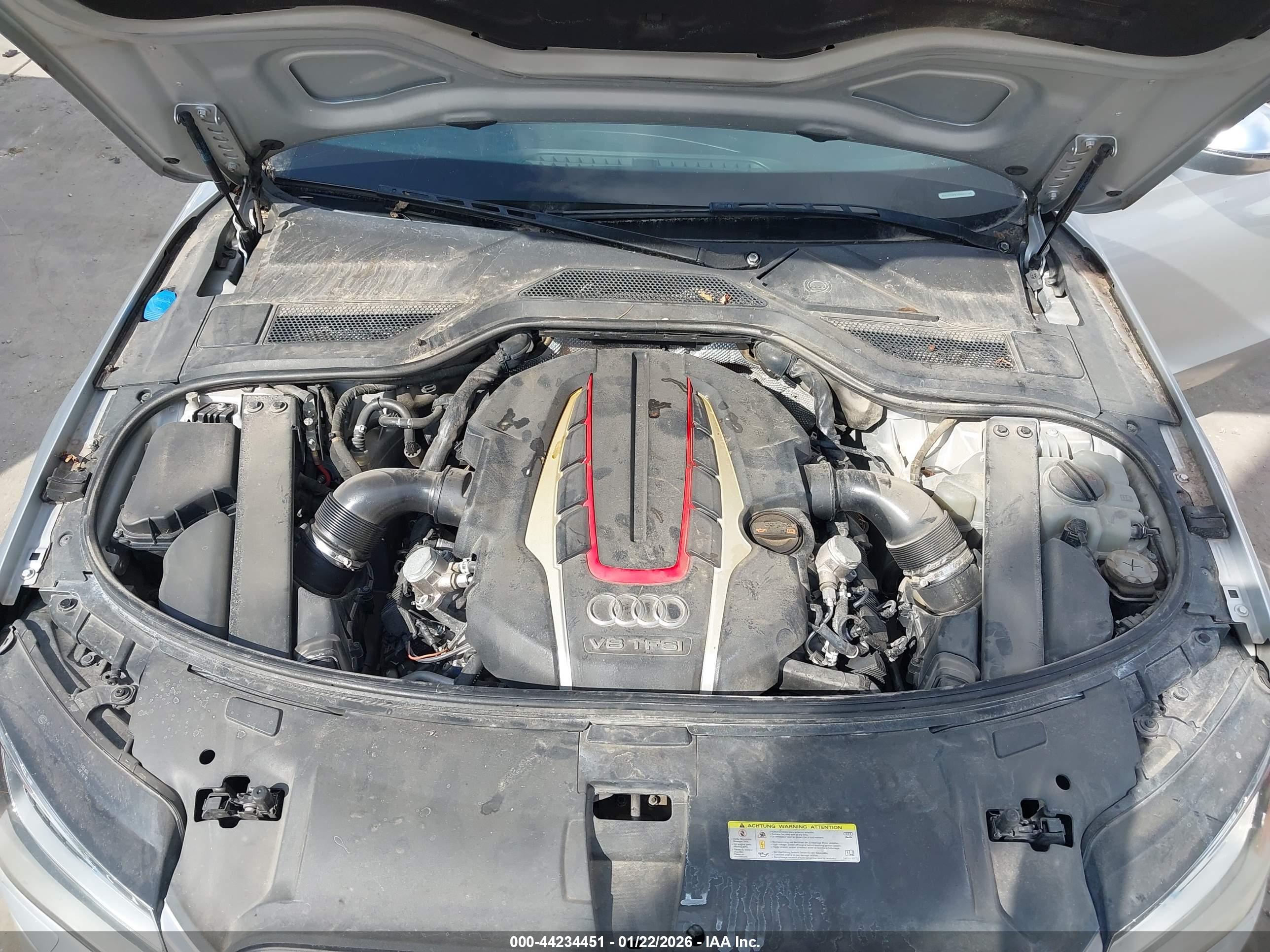 AUDI S8 image 10