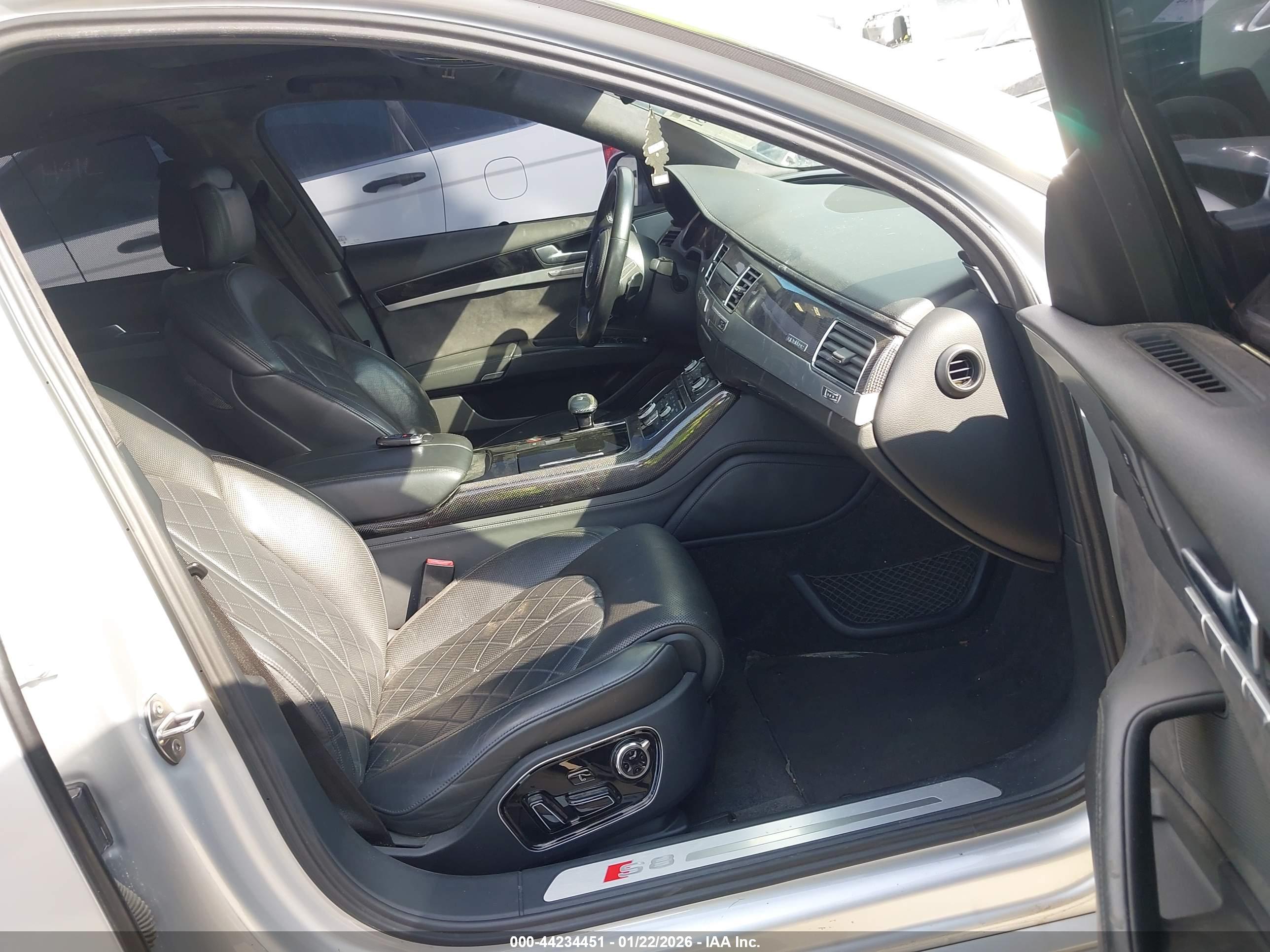 AUDI S8 image 5