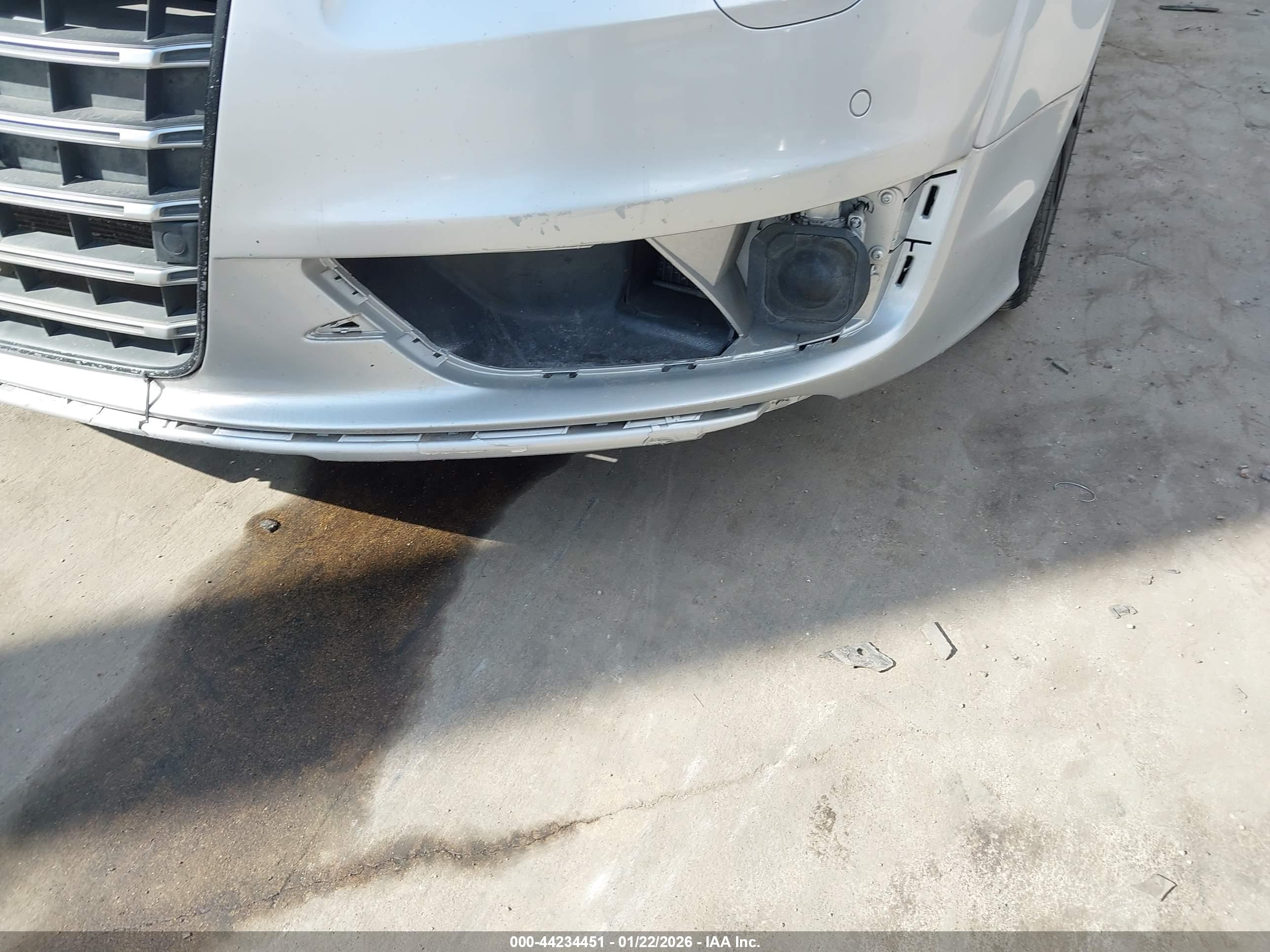 AUDI S8 image 6