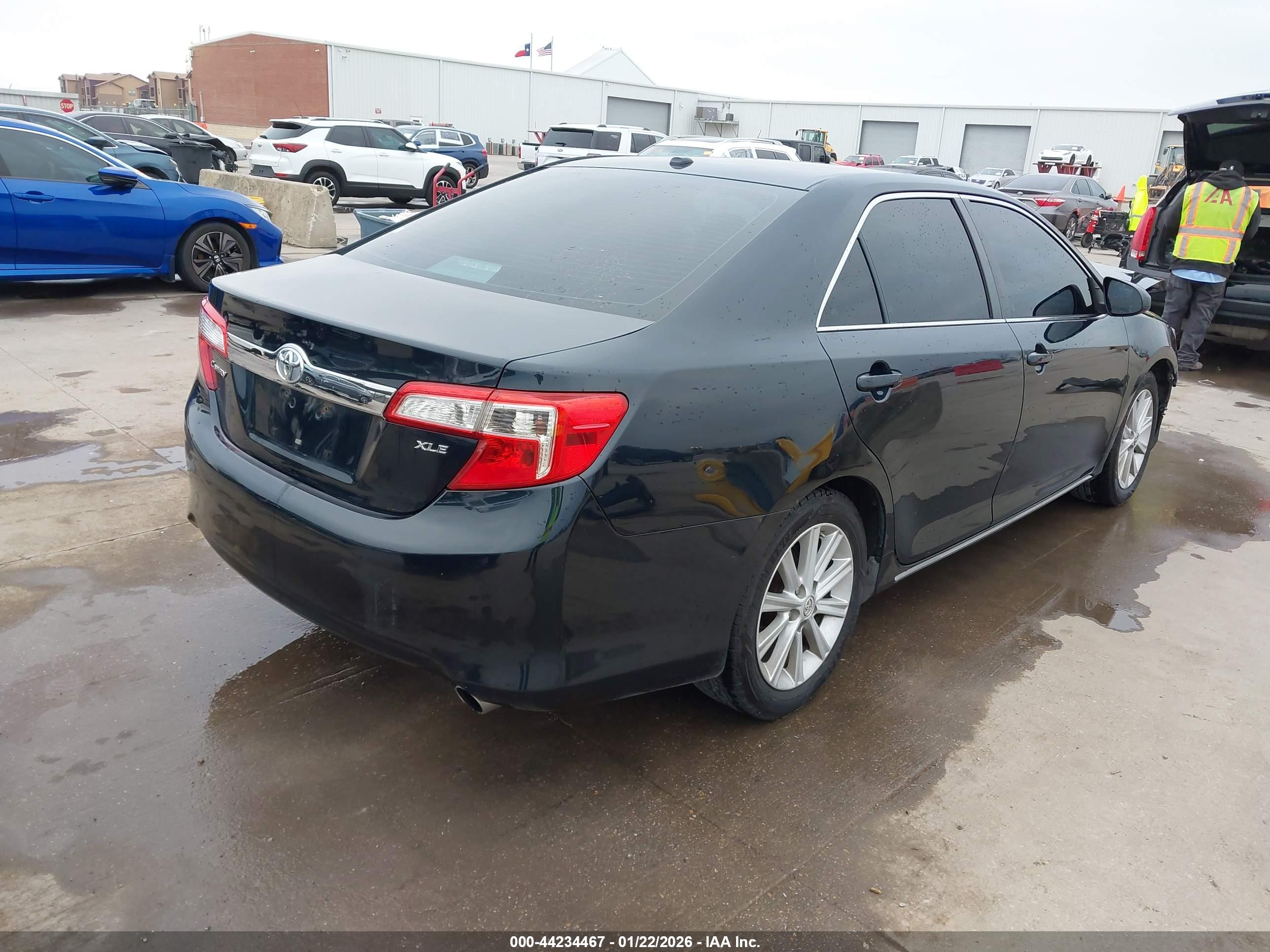 TOYOTA CAMRY image 4