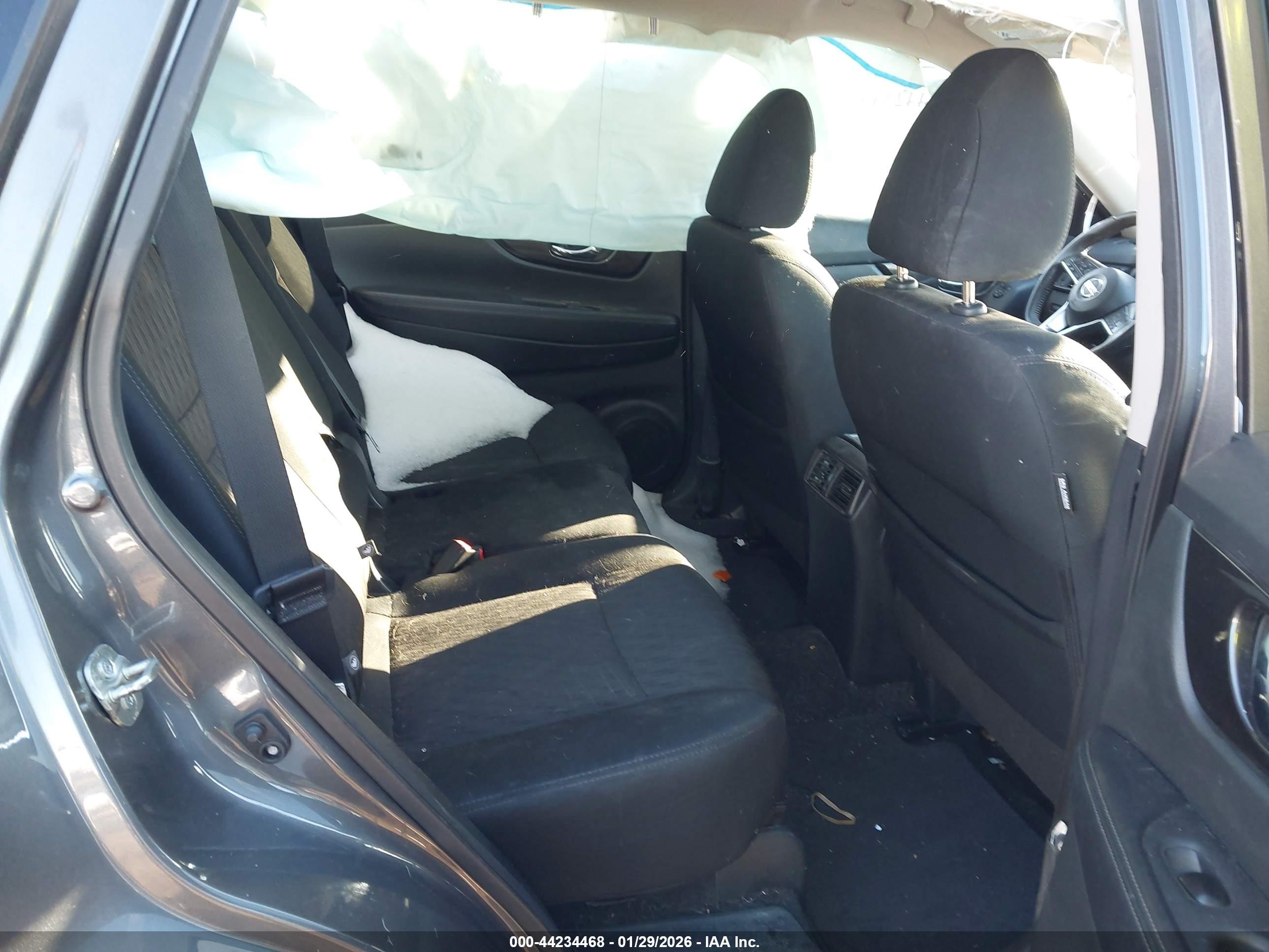 NISSAN ROGUE image 8