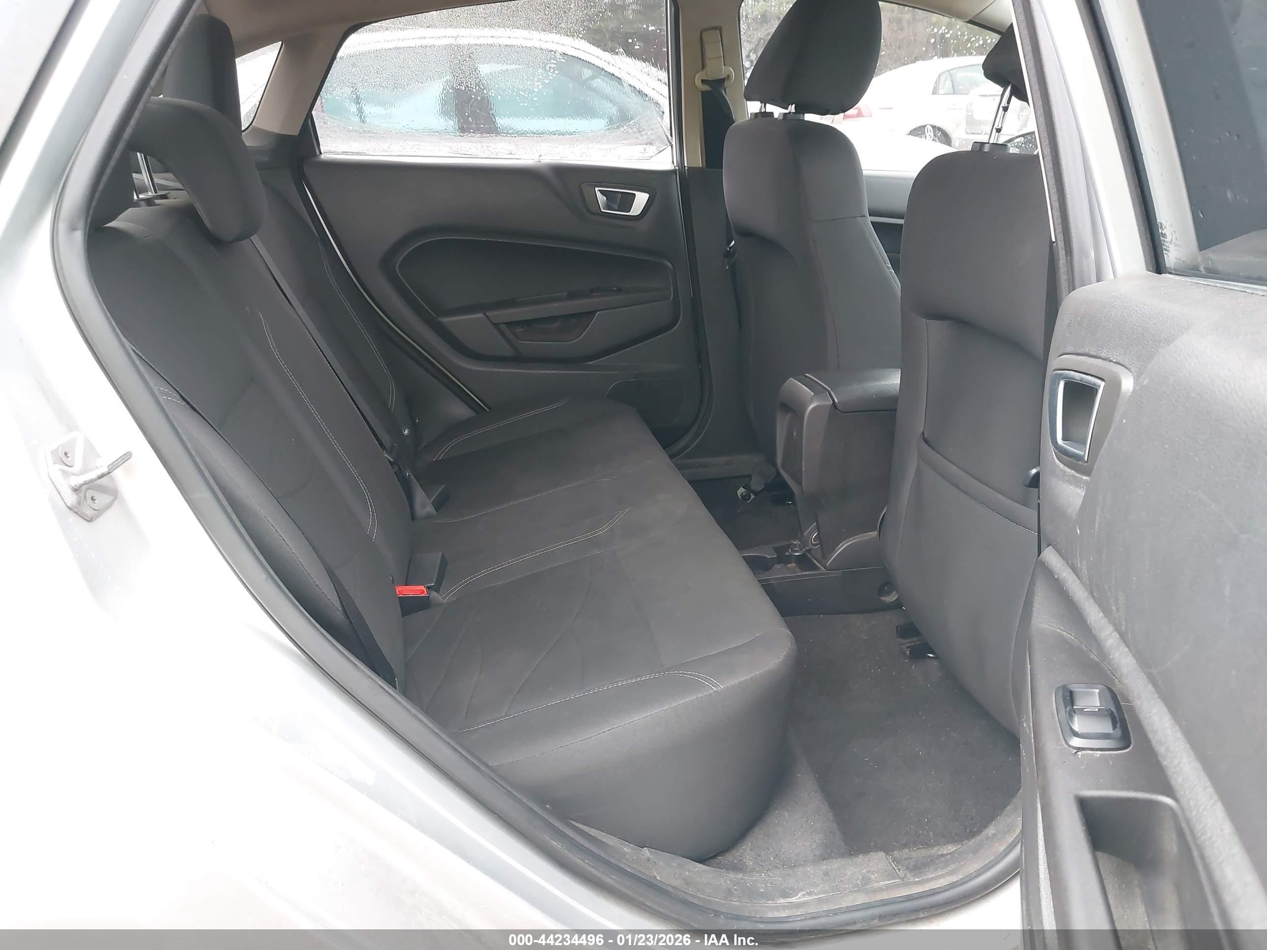 FORD FIESTA image 8