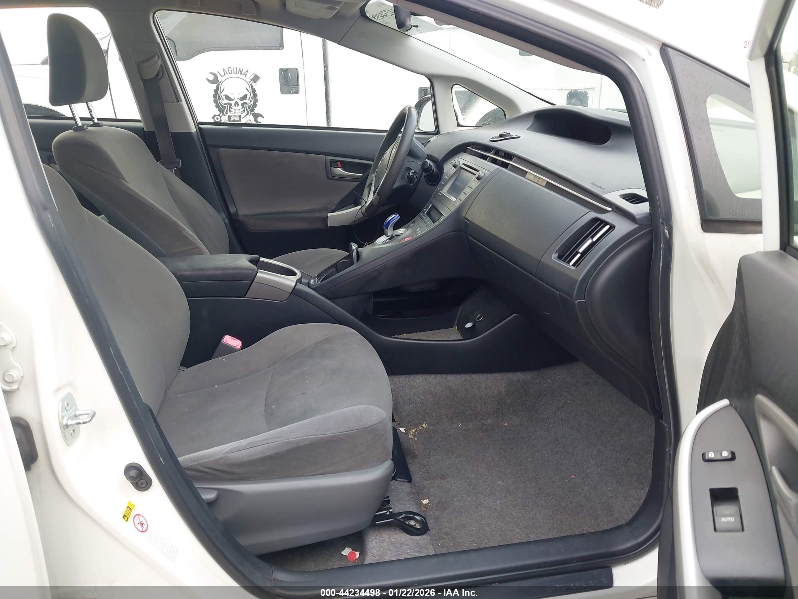 TOYOTA PRIUS image 5