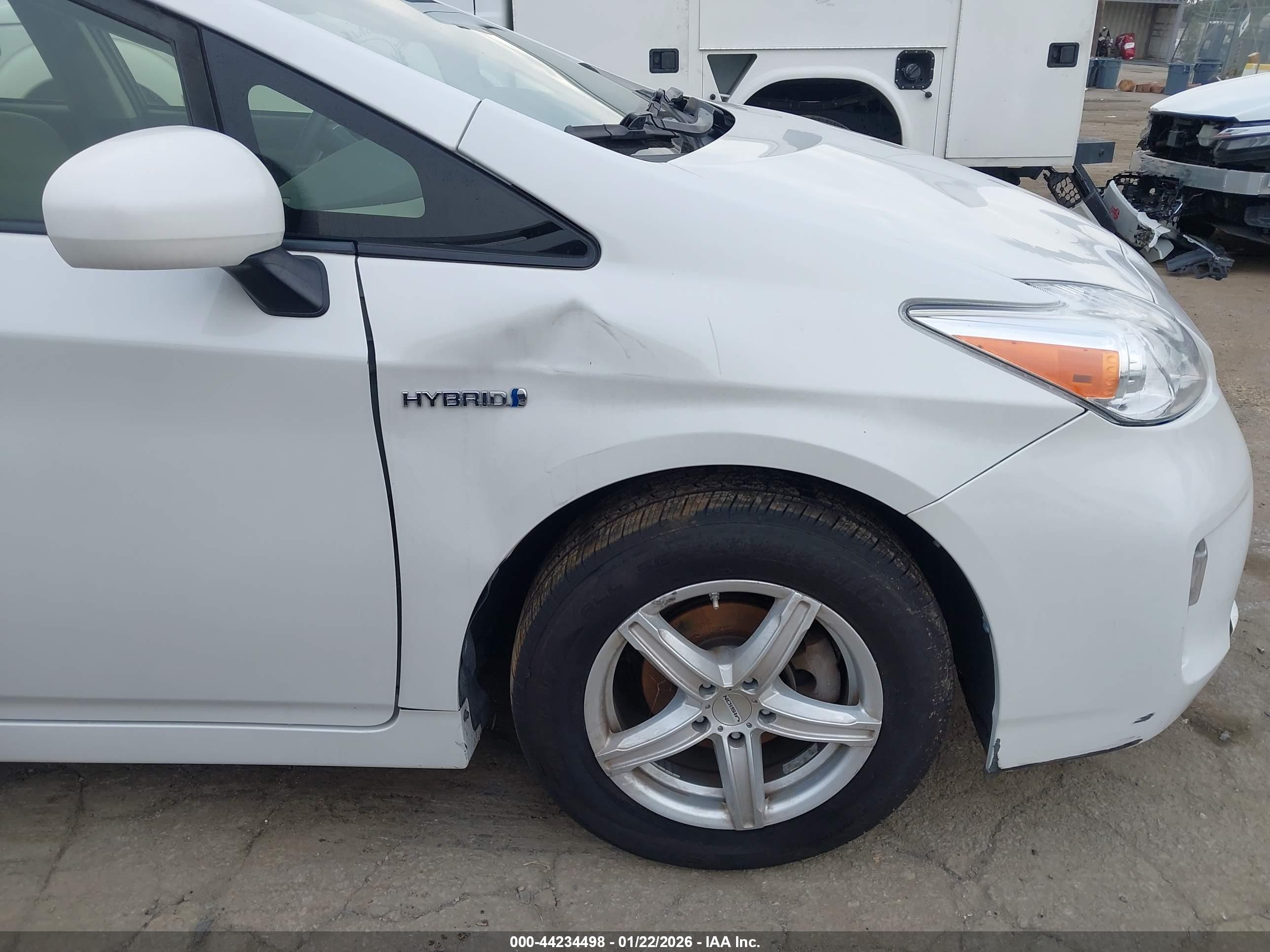 TOYOTA PRIUS image 6