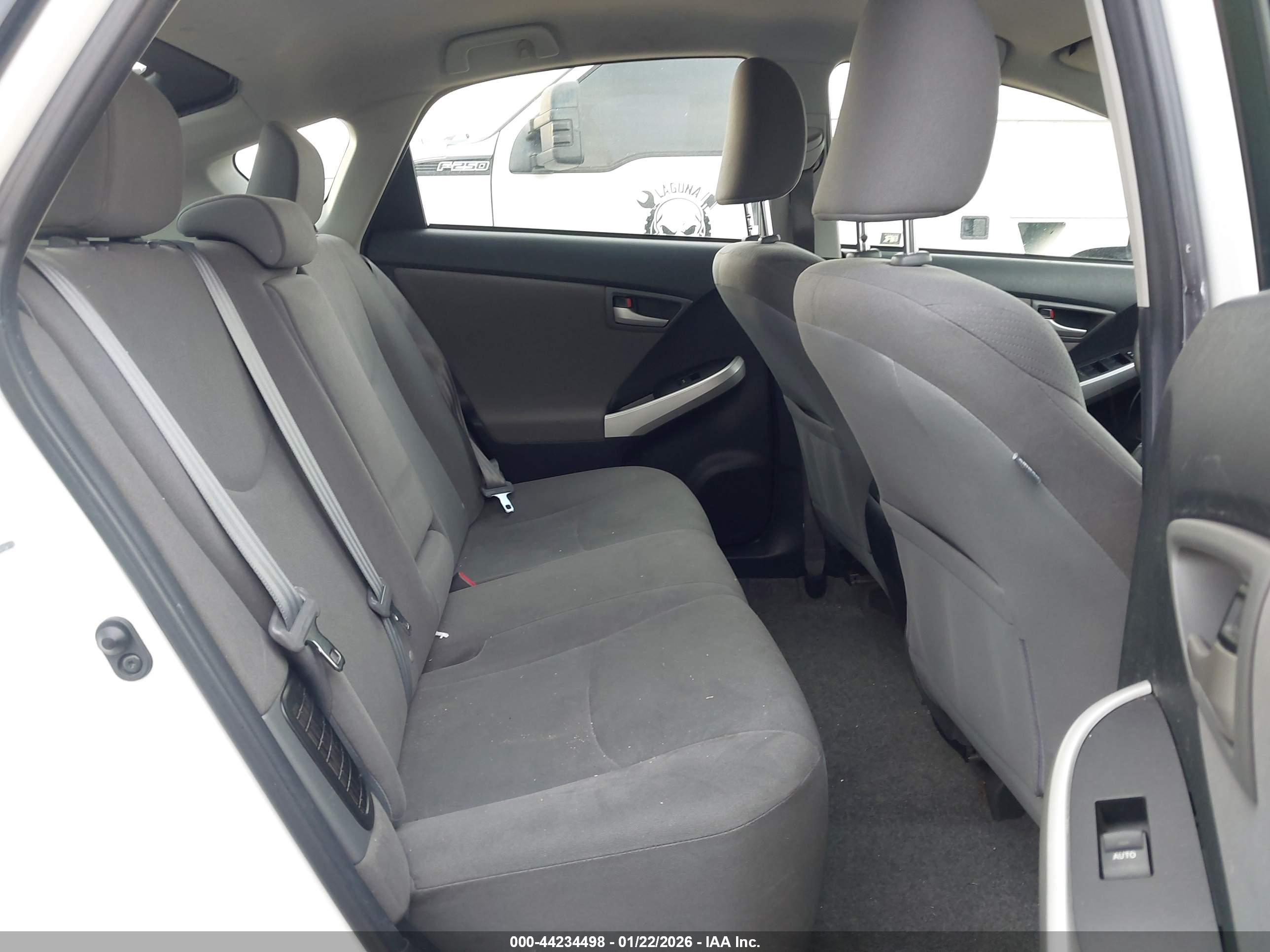 TOYOTA PRIUS image 8