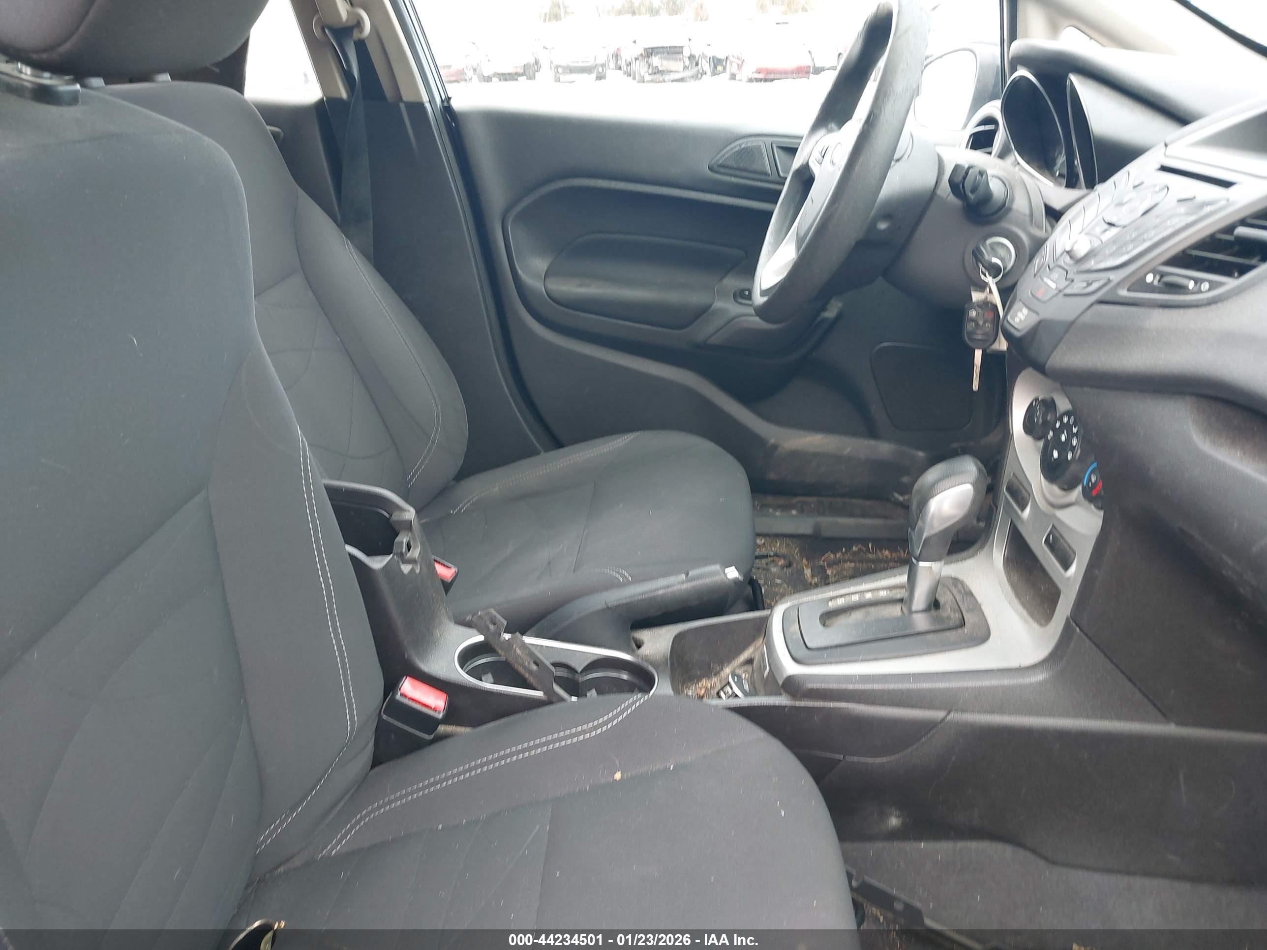 FORD FIESTA image 5