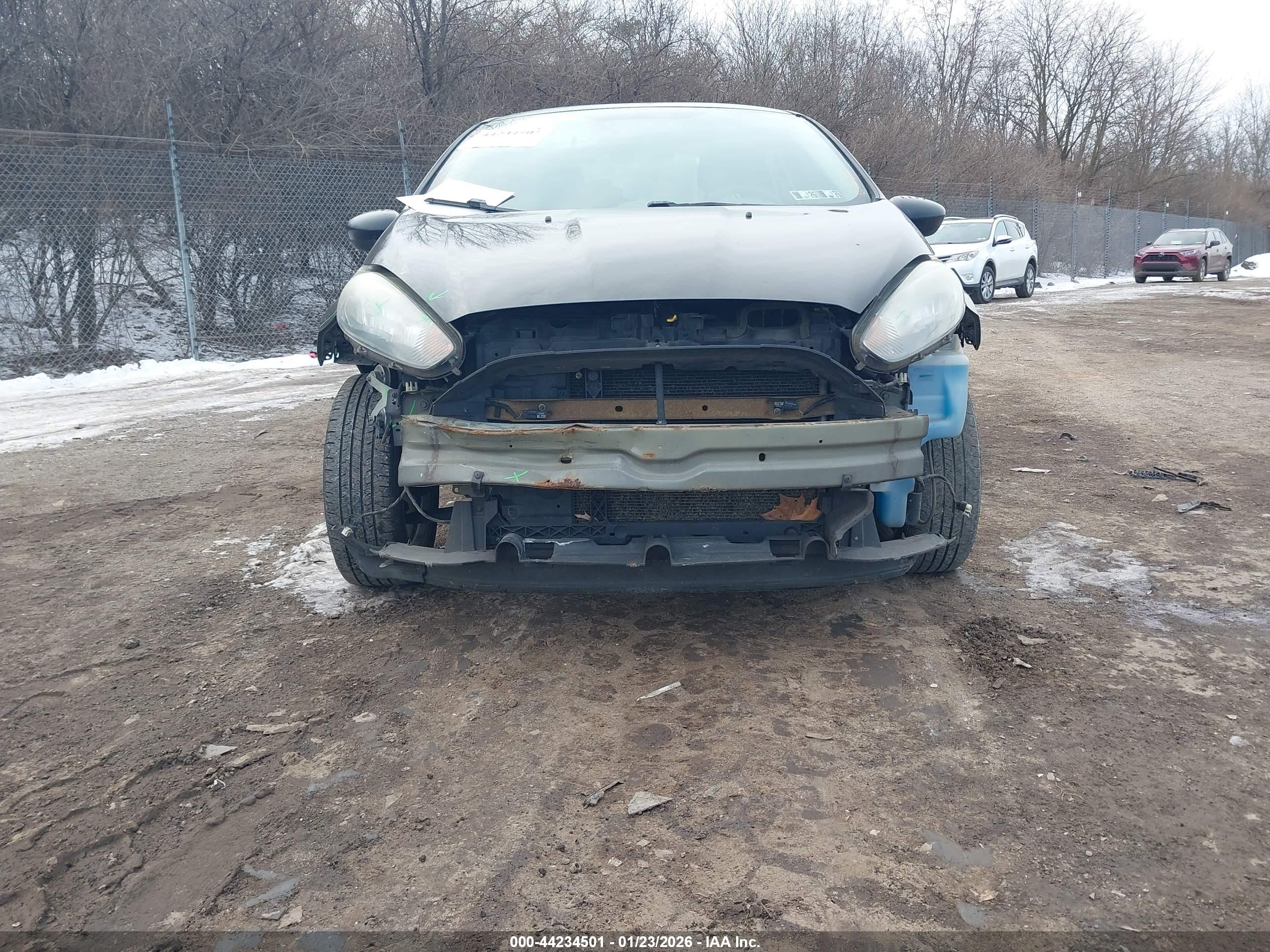 FORD FIESTA image 6