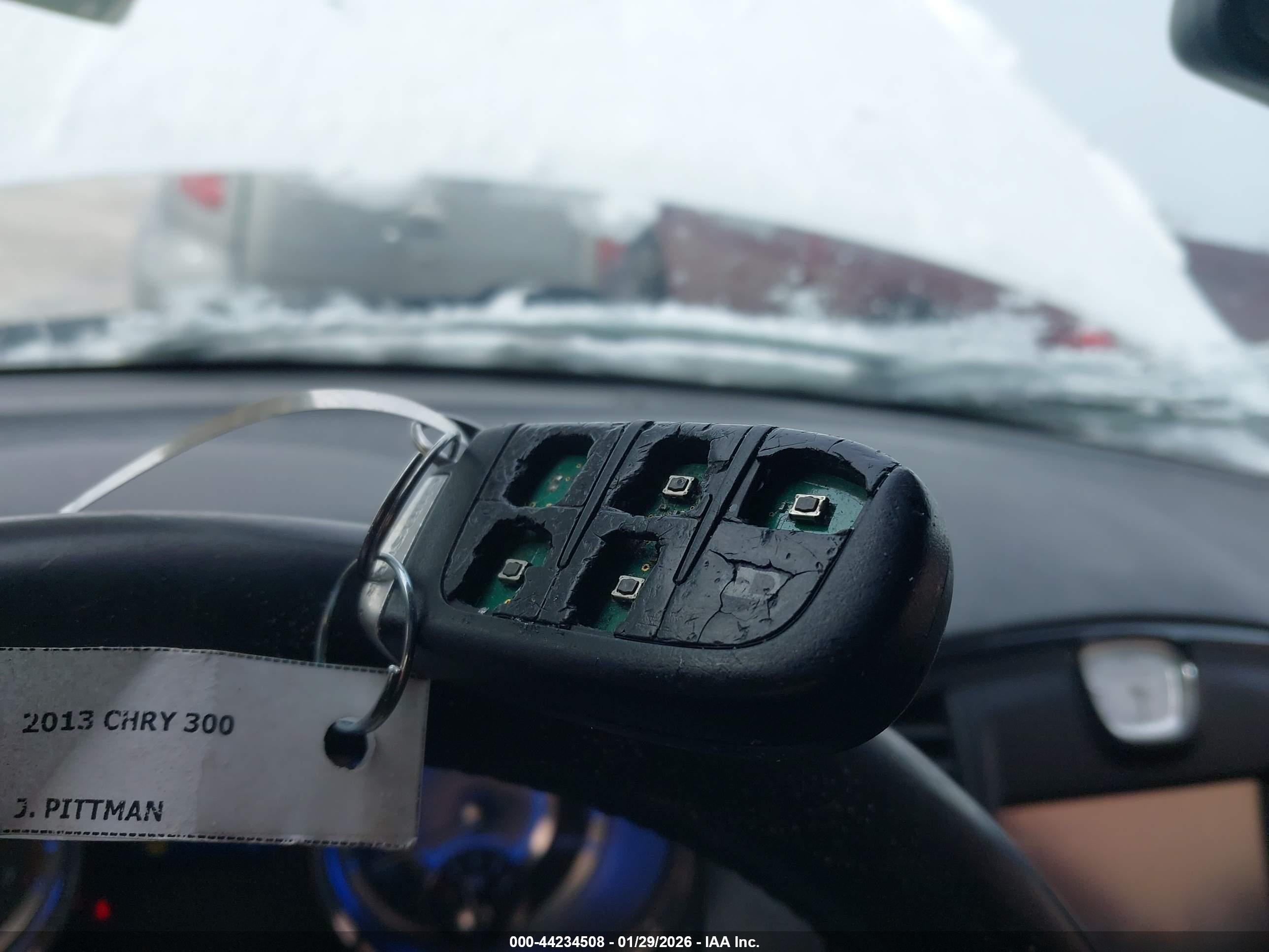 CHRYSLER 300 image 11