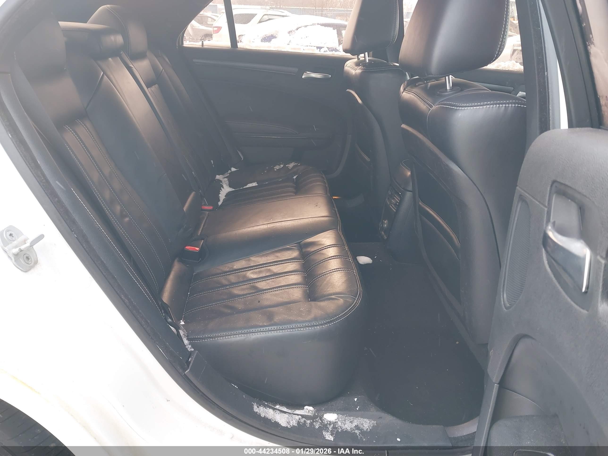 CHRYSLER 300 image 8