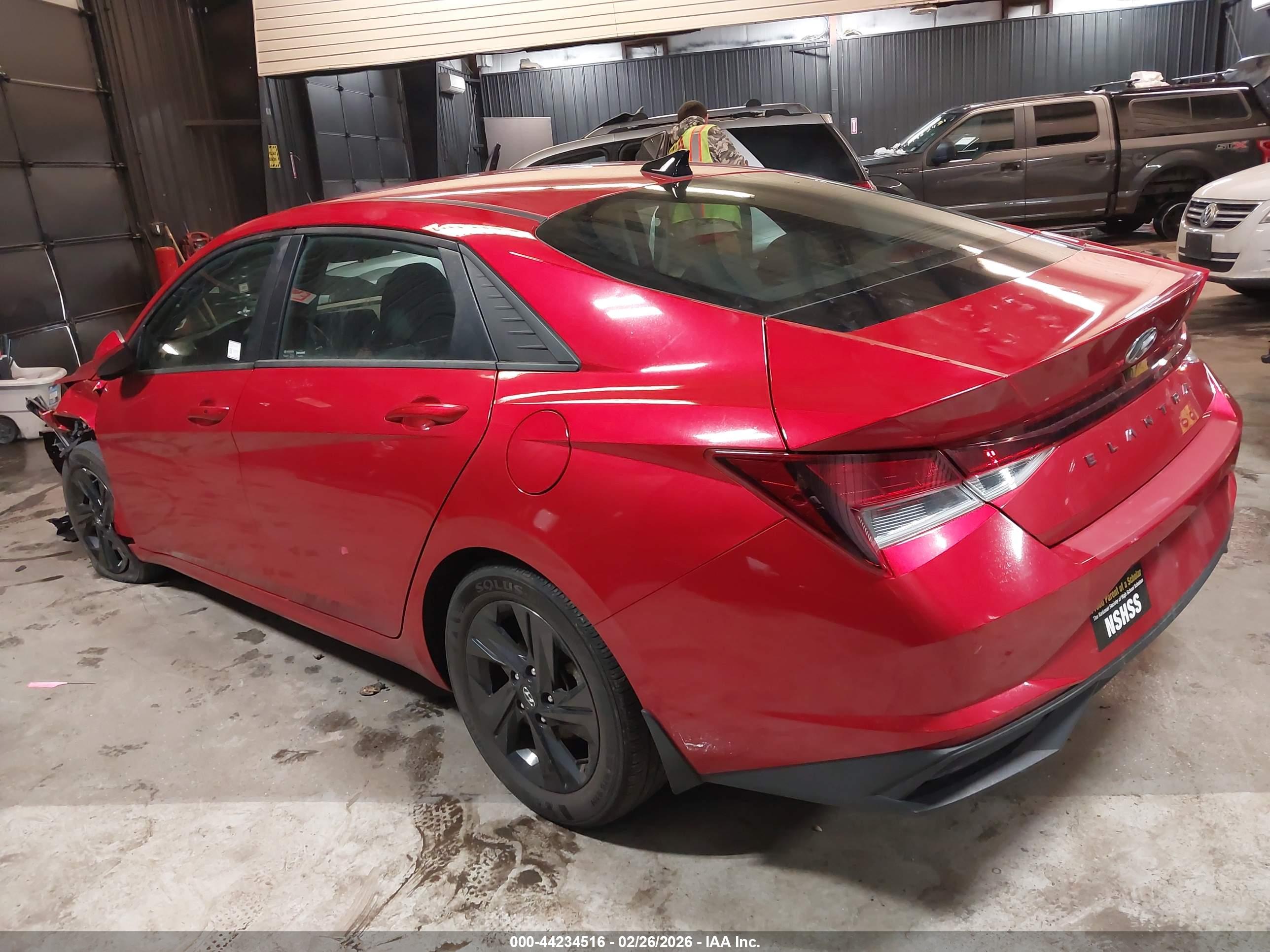 HYUNDAI ELANTRA image 3