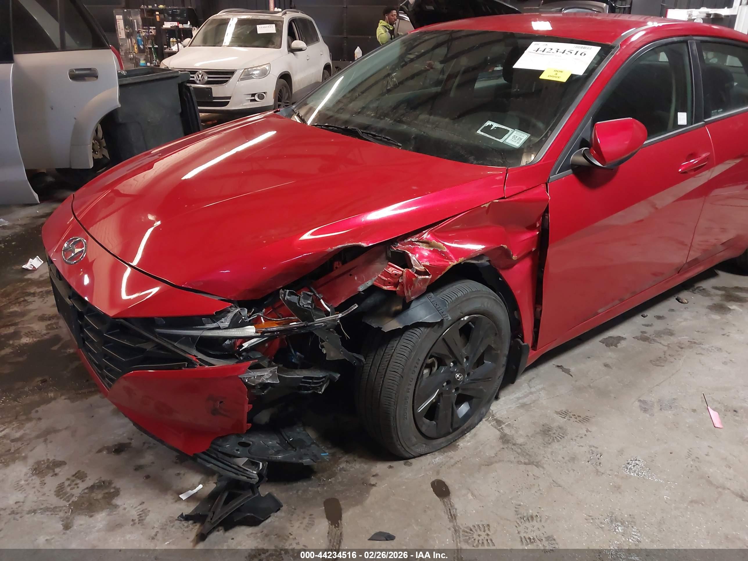 HYUNDAI ELANTRA image 6