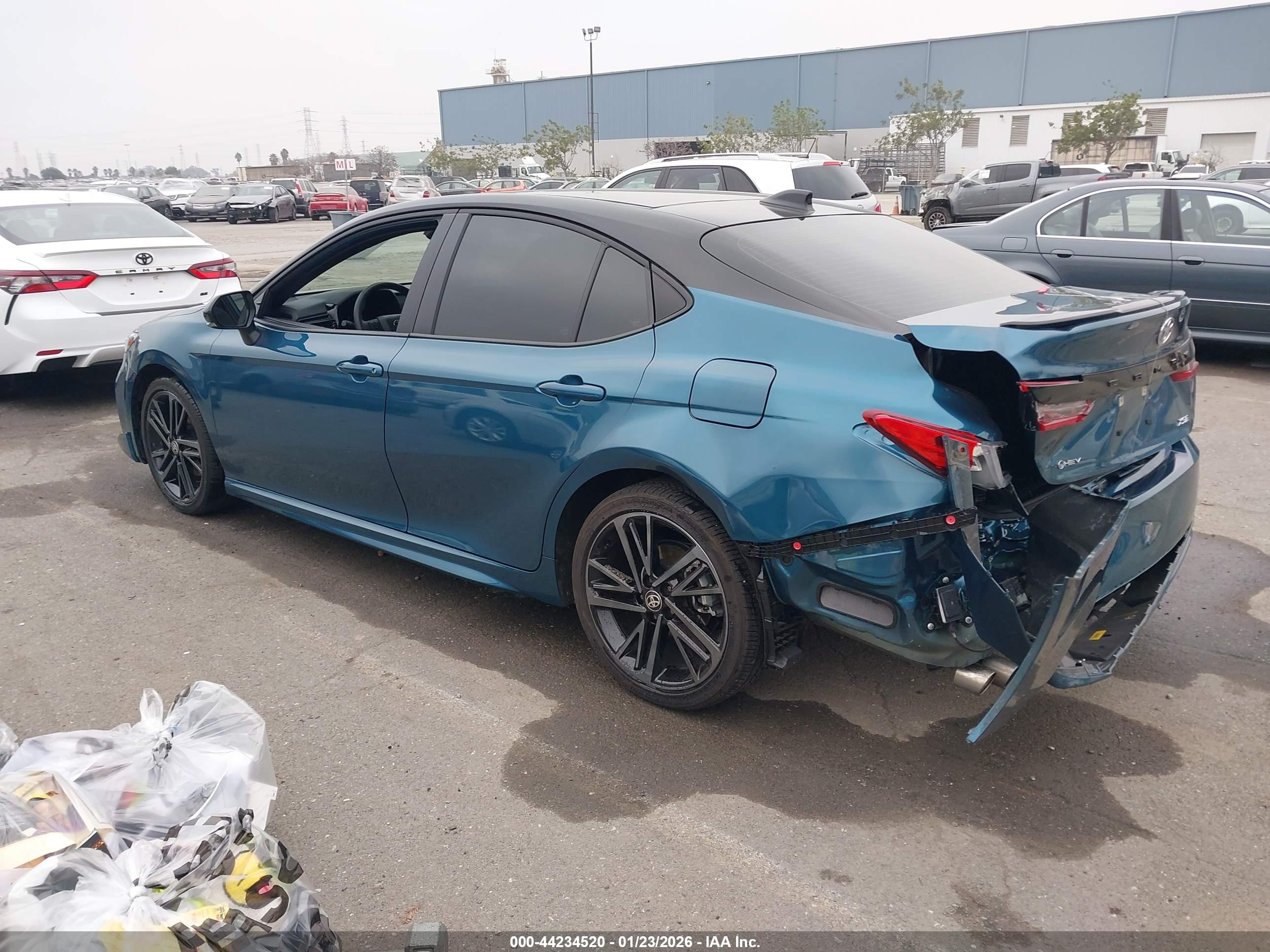 TOYOTA CAMRY image 3