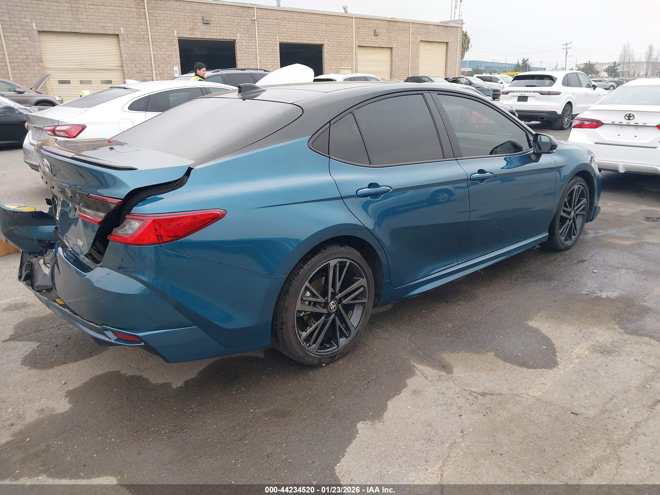 TOYOTA CAMRY image 4