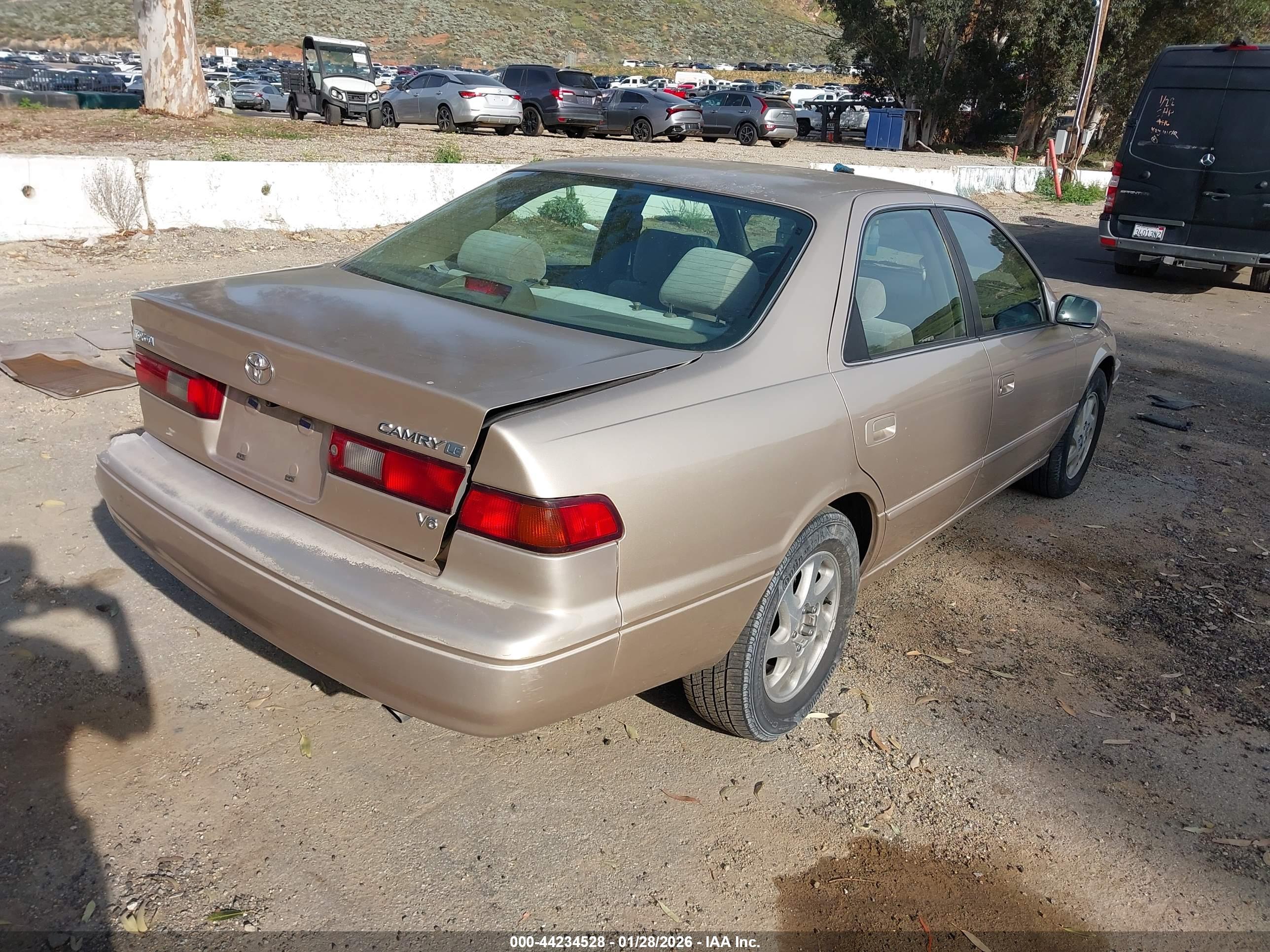 TOYOTA CAMRY image 4