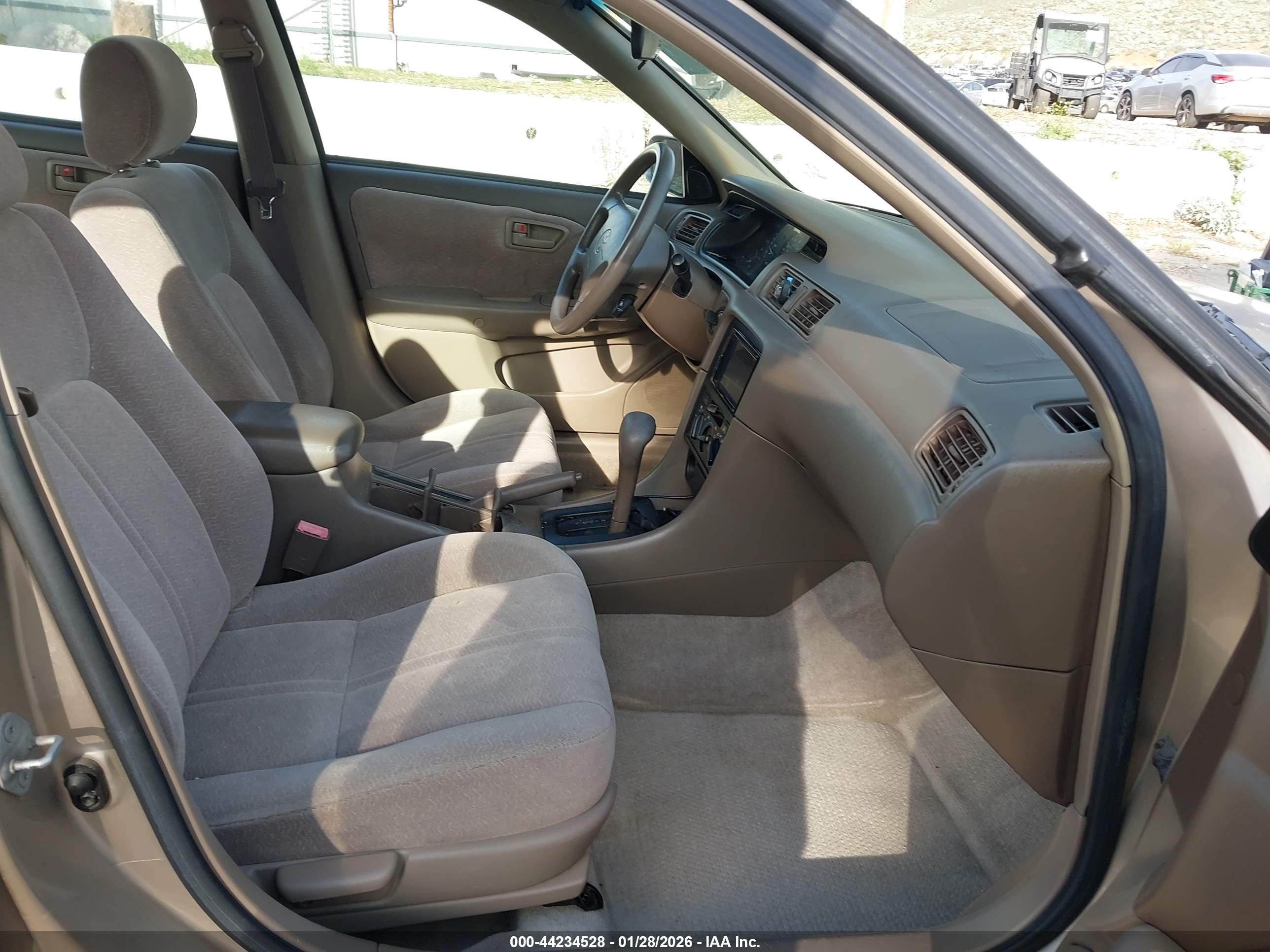 TOYOTA CAMRY image 5