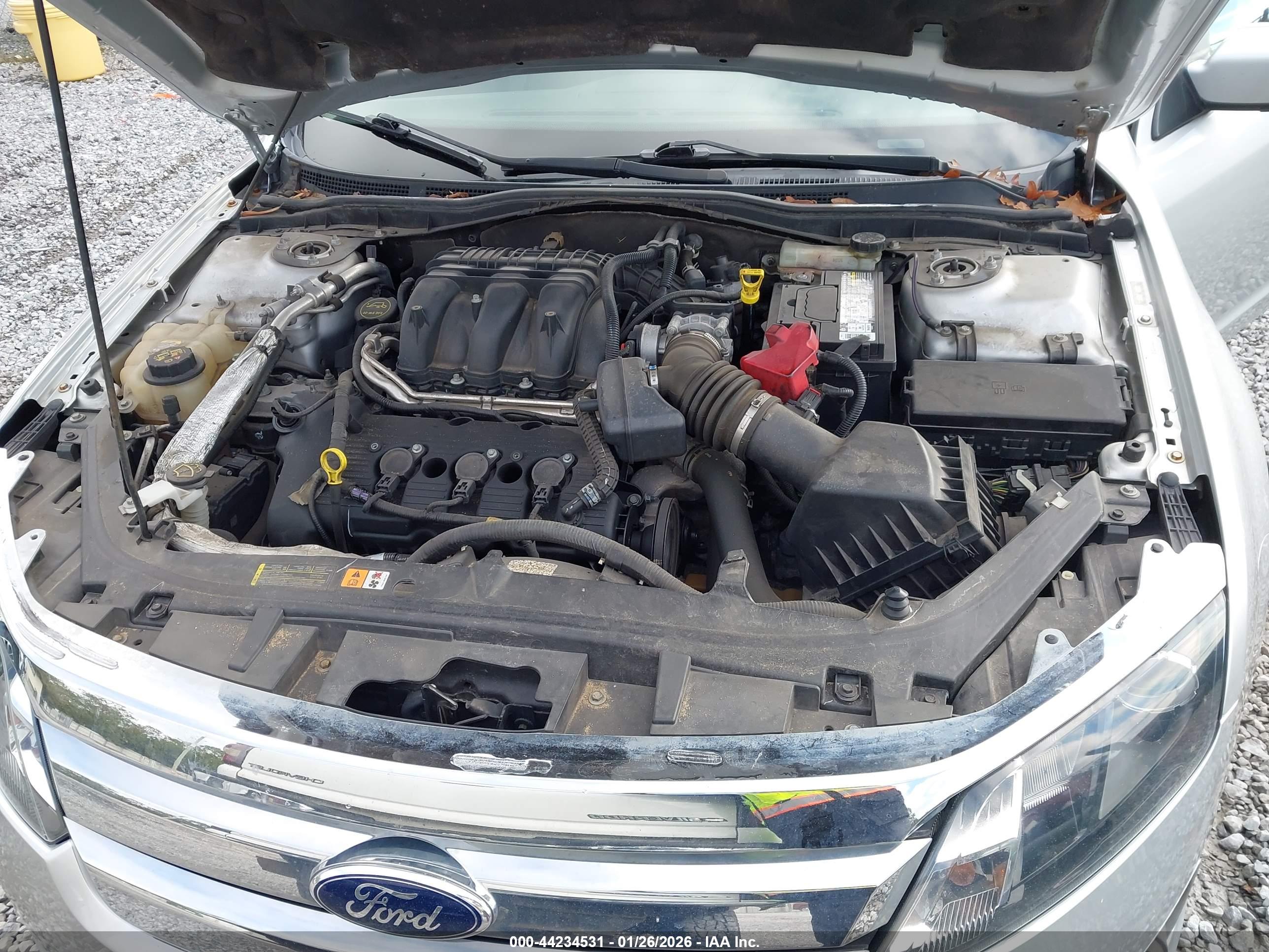 FORD FUSION image 10