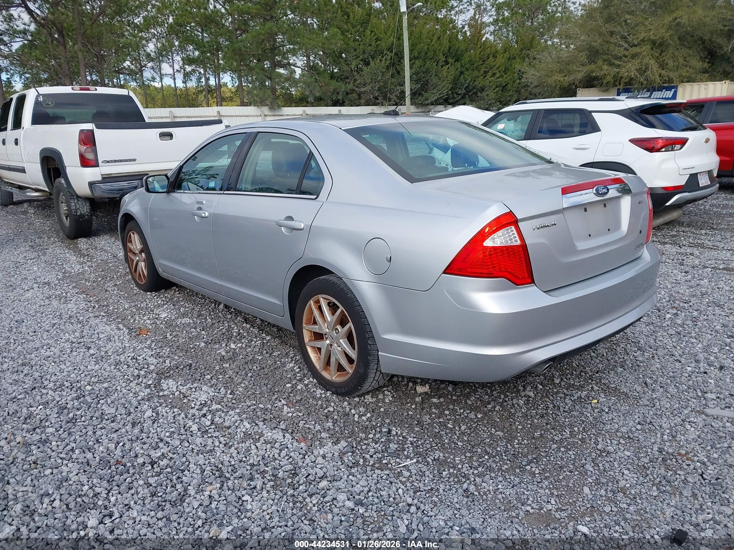 FORD FUSION image 3