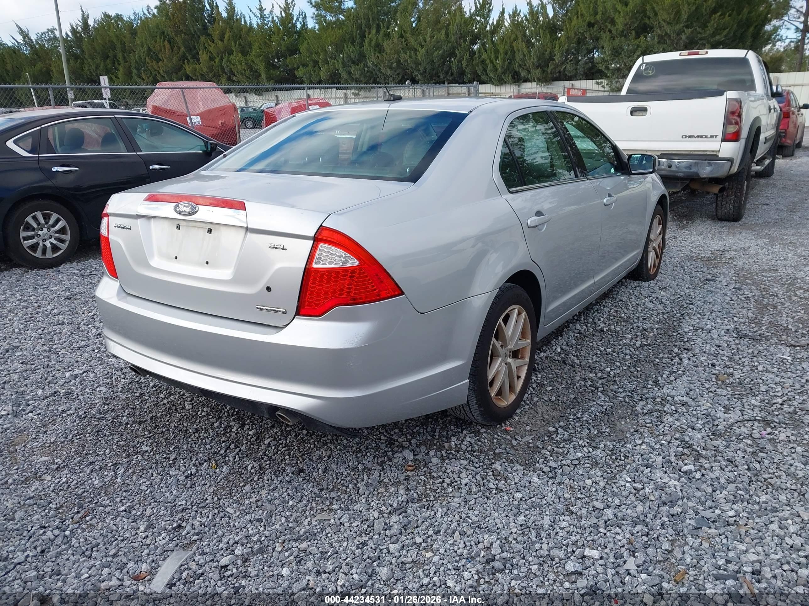 FORD FUSION image 4