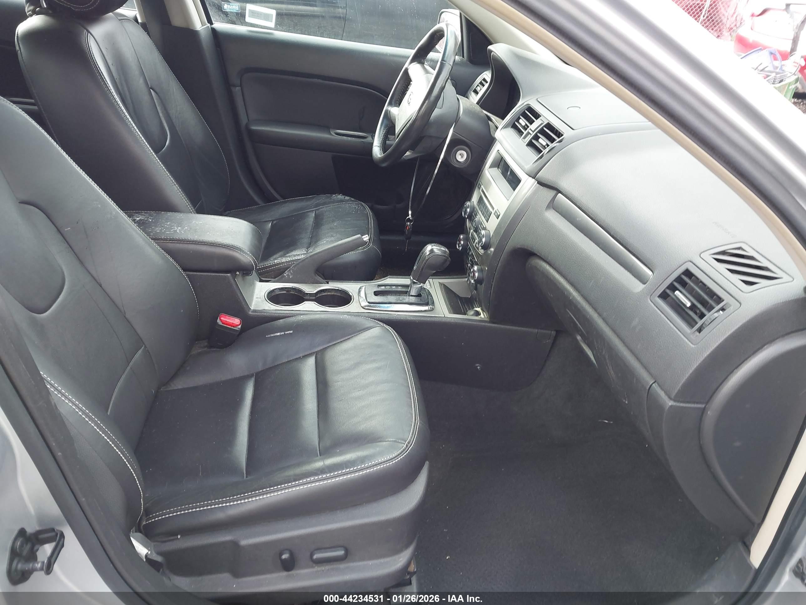 FORD FUSION image 5