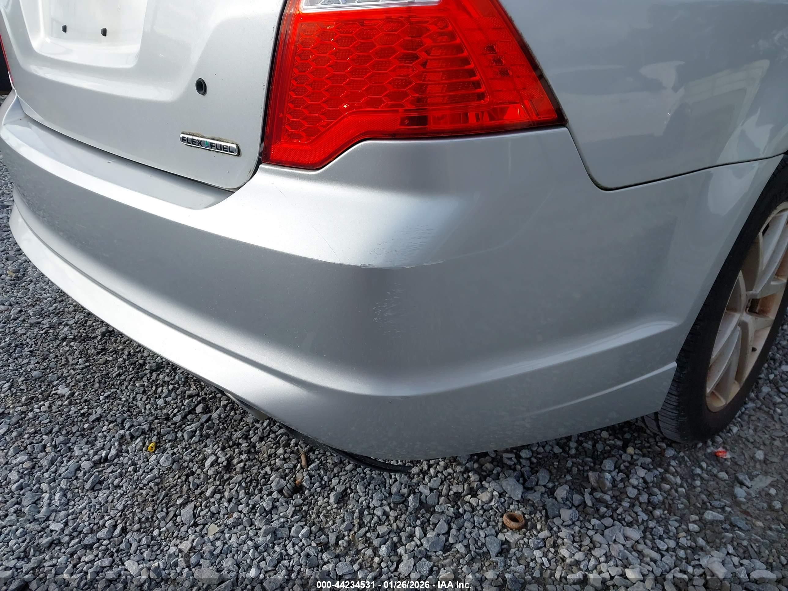 FORD FUSION image 6