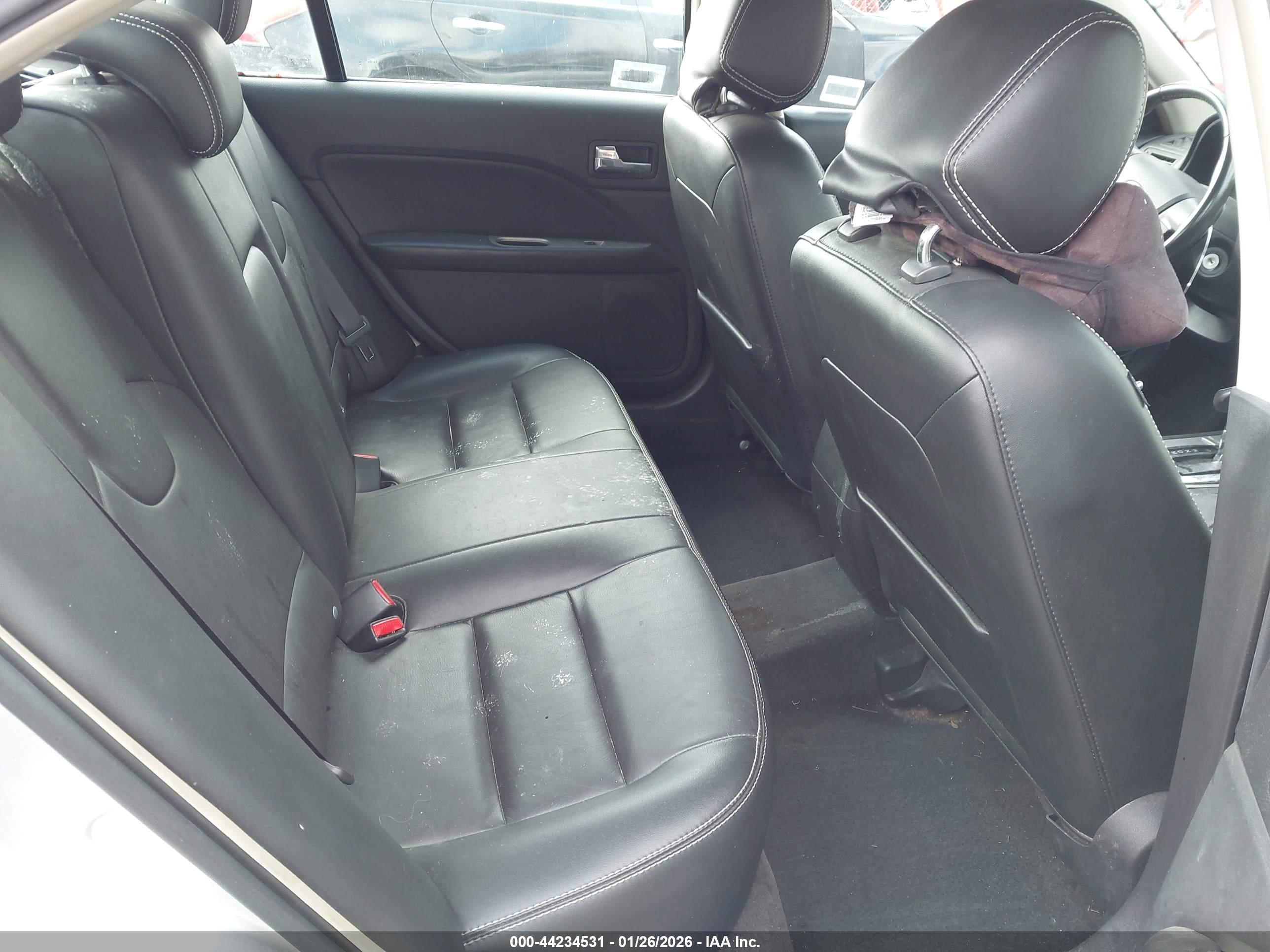 FORD FUSION image 8