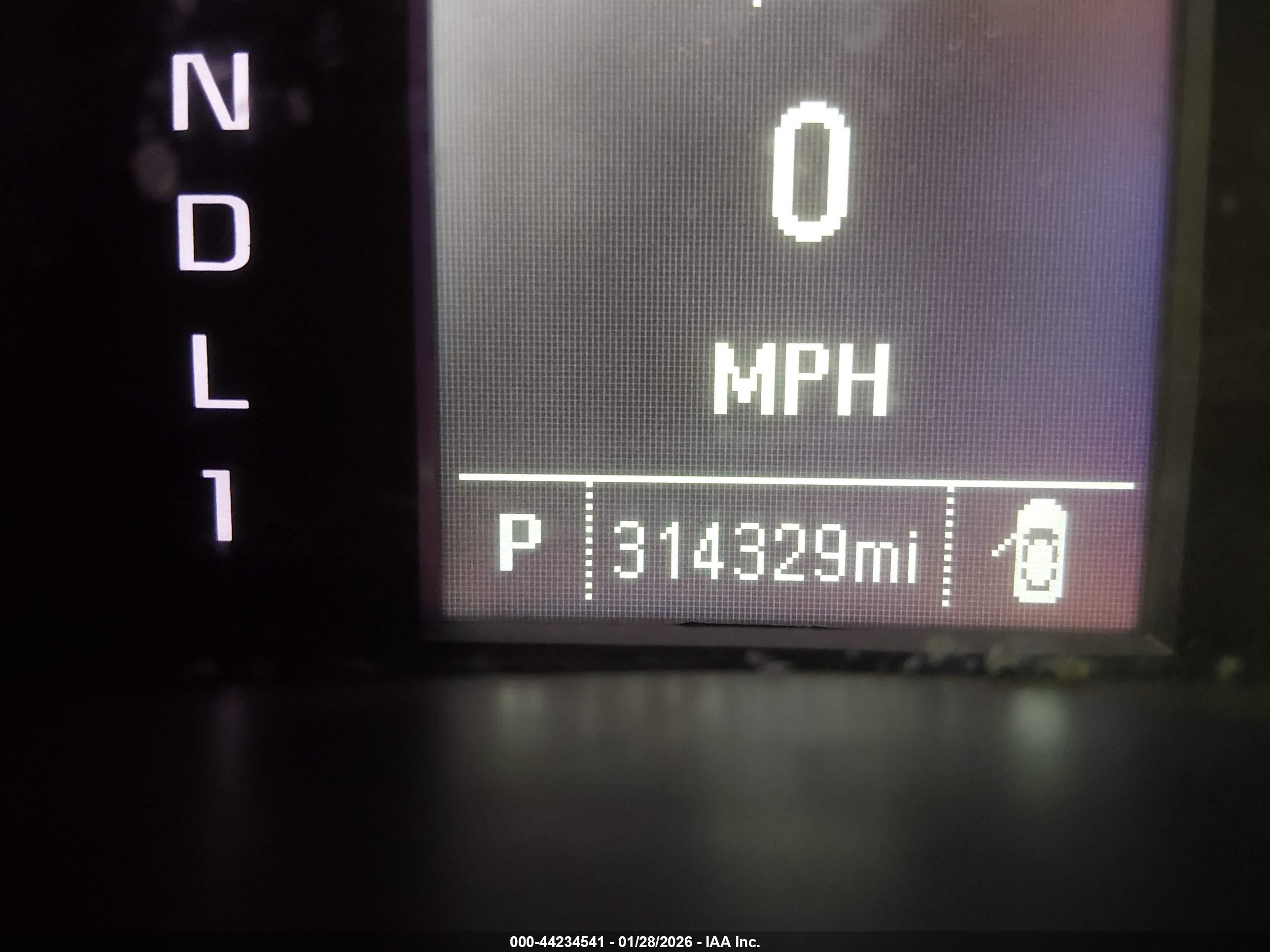 CHEVROLET SILVERADO image 6